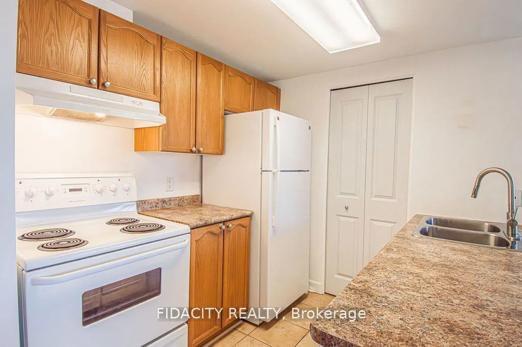 Photo 4 of Unit 5L, 310 Central Park Drive, Ottawa, Central Park — HOMEH