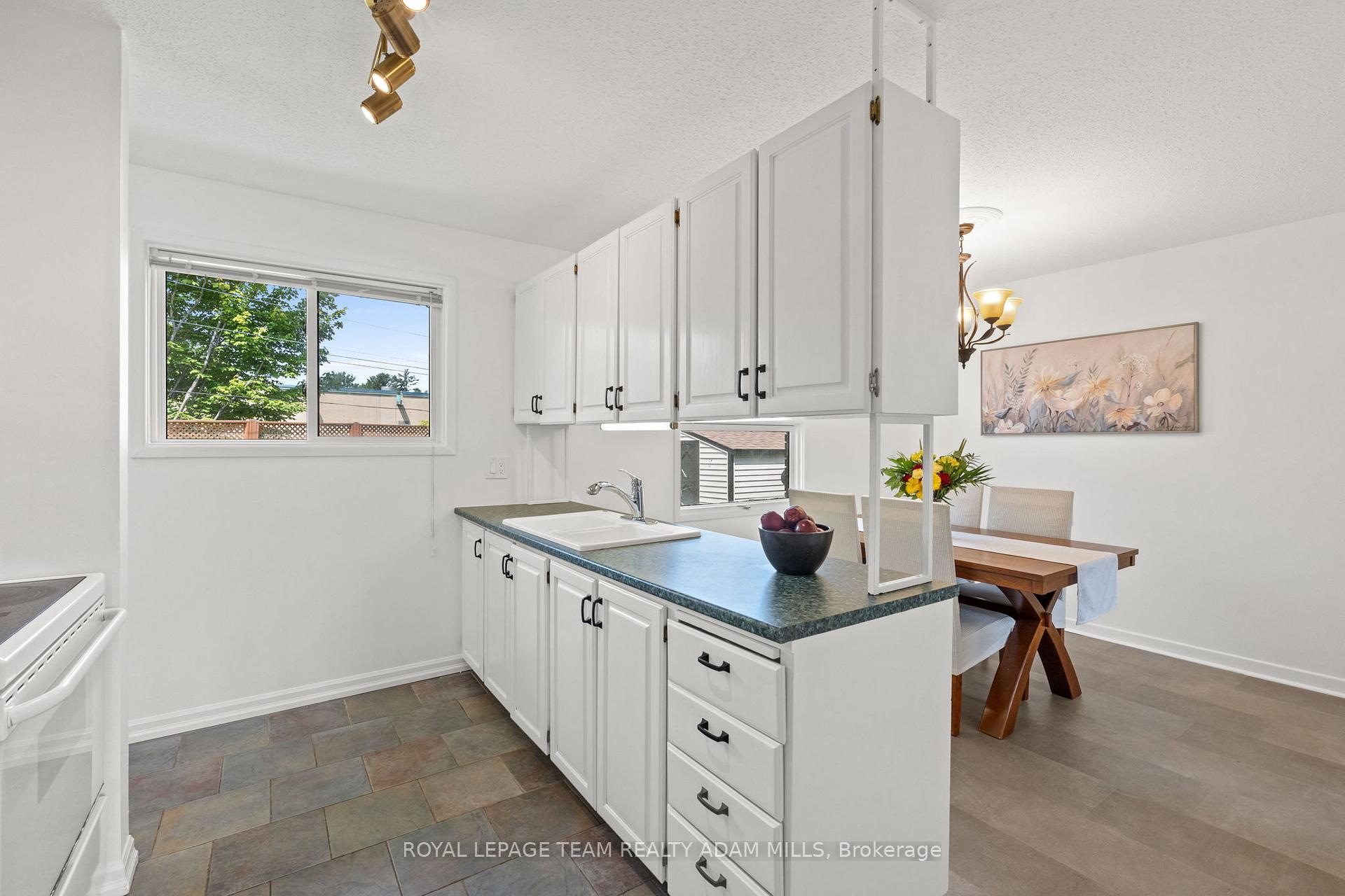 Photo 8 of 7 Elterwater Avenue, Ottawa, Crystal Beach — HOMEH