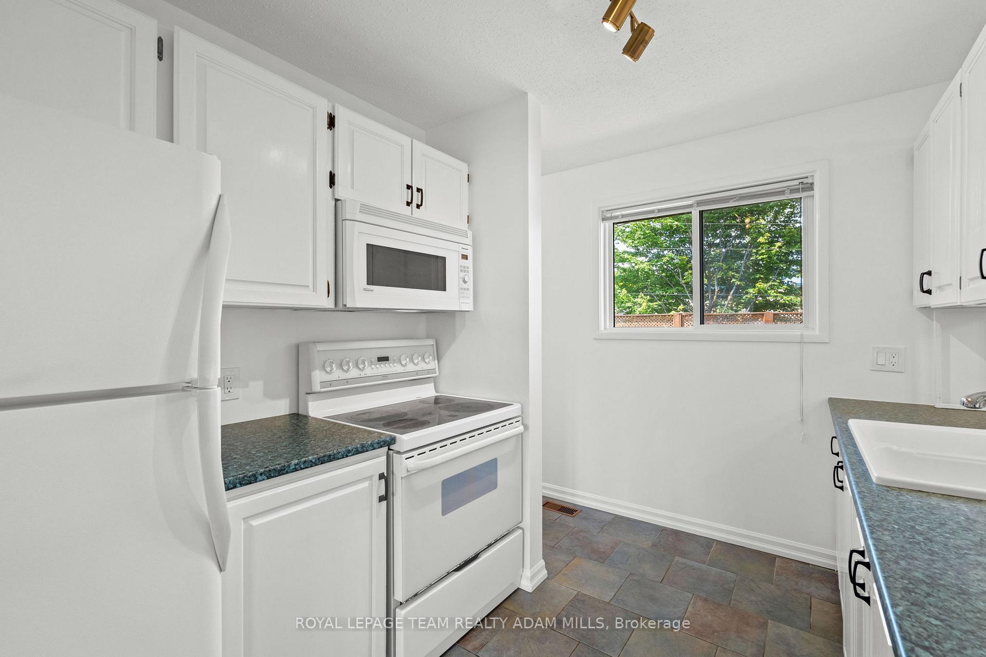 Photo 10 of 7 Elterwater Avenue, Ottawa, Crystal Beach — HOMEH