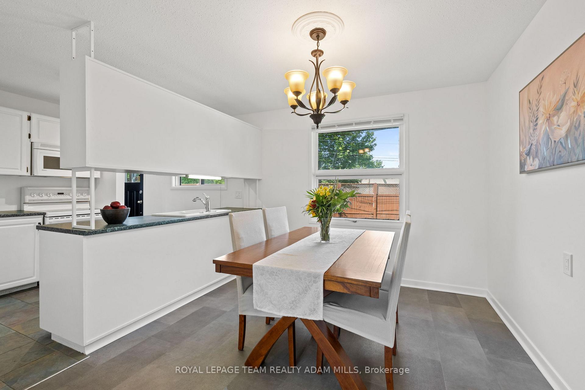 Photo 14 of 7 Elterwater Avenue, Ottawa, Crystal Beach — HOMEH