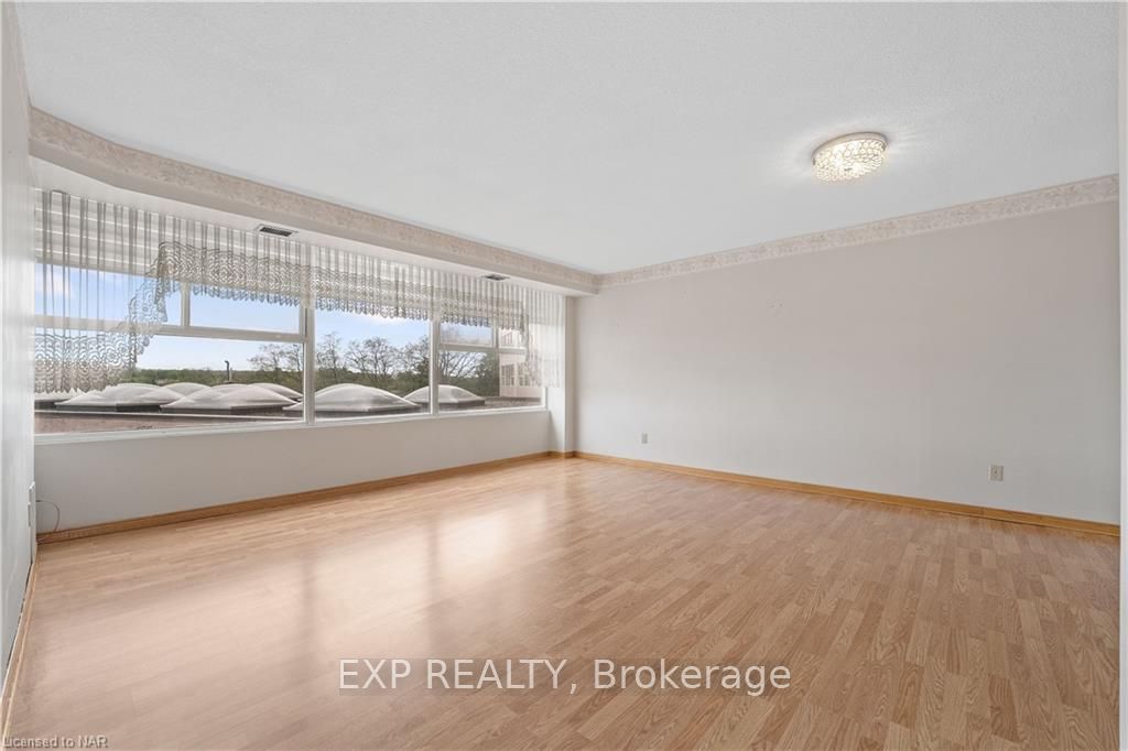 Photo 10 of Unit 305, 7 Gale Crescent, St. Catharines, E. Chester — HOMEH