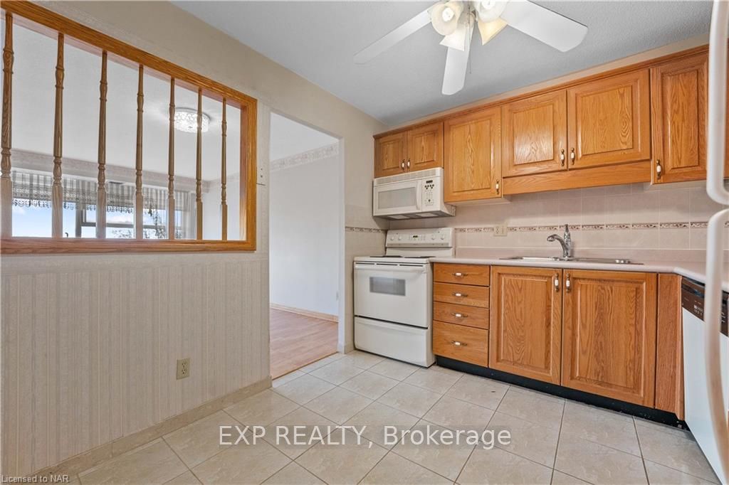Photo 13 of Unit 305, 7 Gale Crescent, St. Catharines, E. Chester — HOMEH