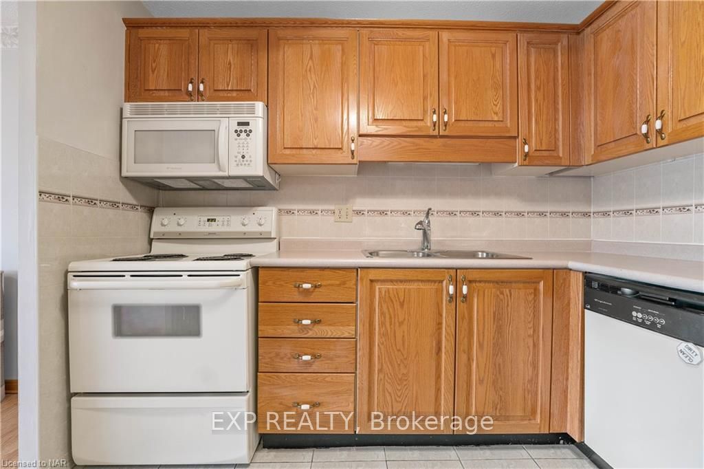 Photo 14 of Unit 305, 7 Gale Crescent, St. Catharines, E. Chester — HOMEH