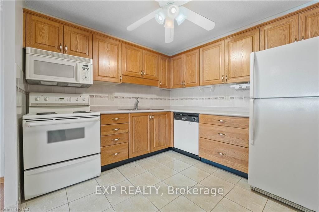 Photo 12 of Unit 305, 7 Gale Crescent, St. Catharines, E. Chester — HOMEH