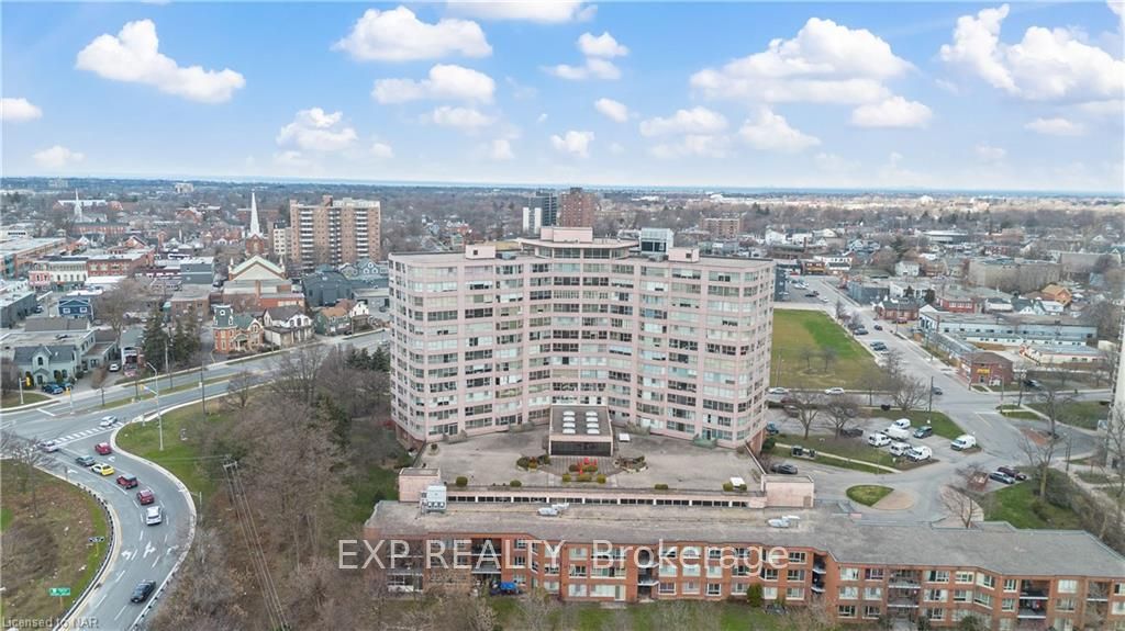 Photo 3 of Unit 305, 7 Gale Crescent, St. Catharines, E. Chester — HOMEH