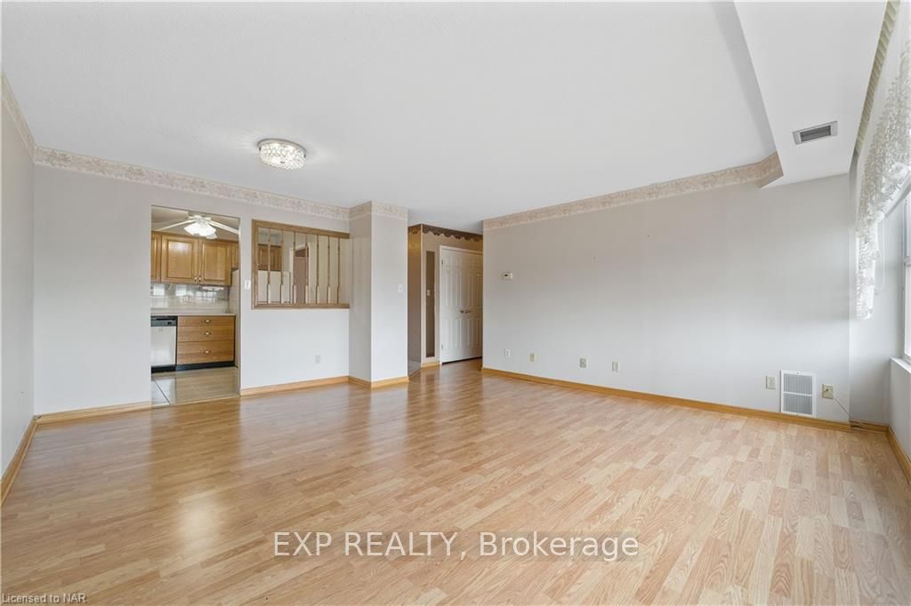 Photo 8 of Unit 305, 7 Gale Crescent, St. Catharines, E. Chester — HOMEH