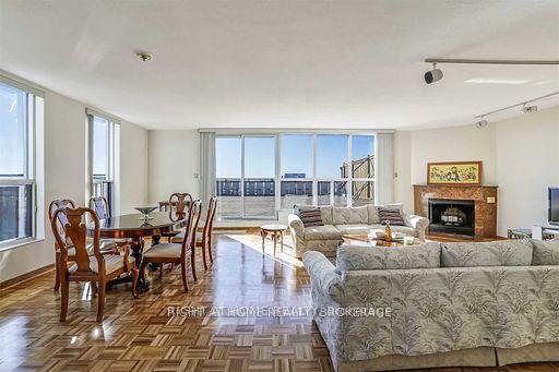 Photo 3 of Unit 1601, 130 Neptune Drive, Toronto, Englemount-Lawrence — HOMEH