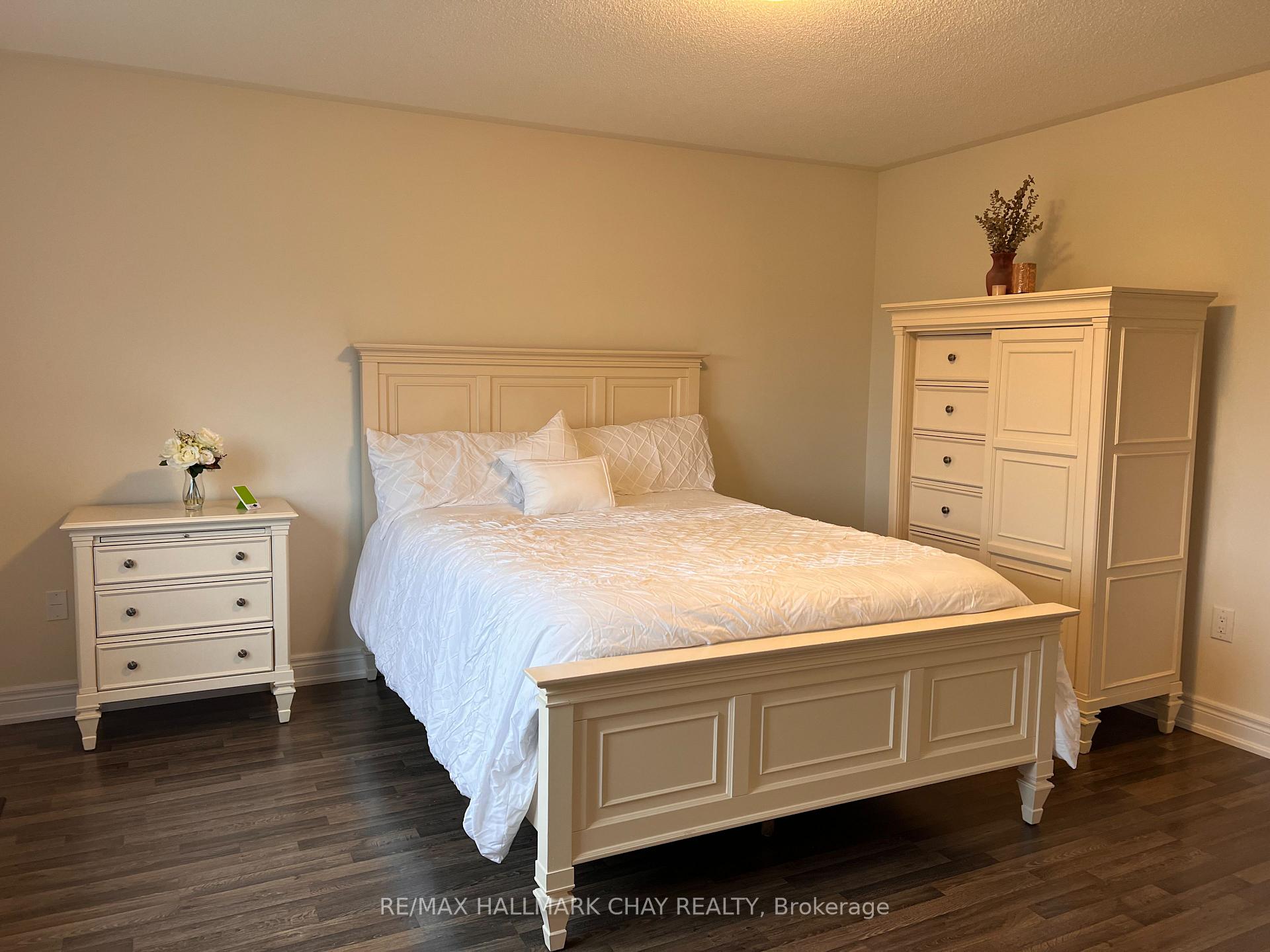 Photo 8 of 327 Atkinson Street, Clearview, Stayner — HOMEH