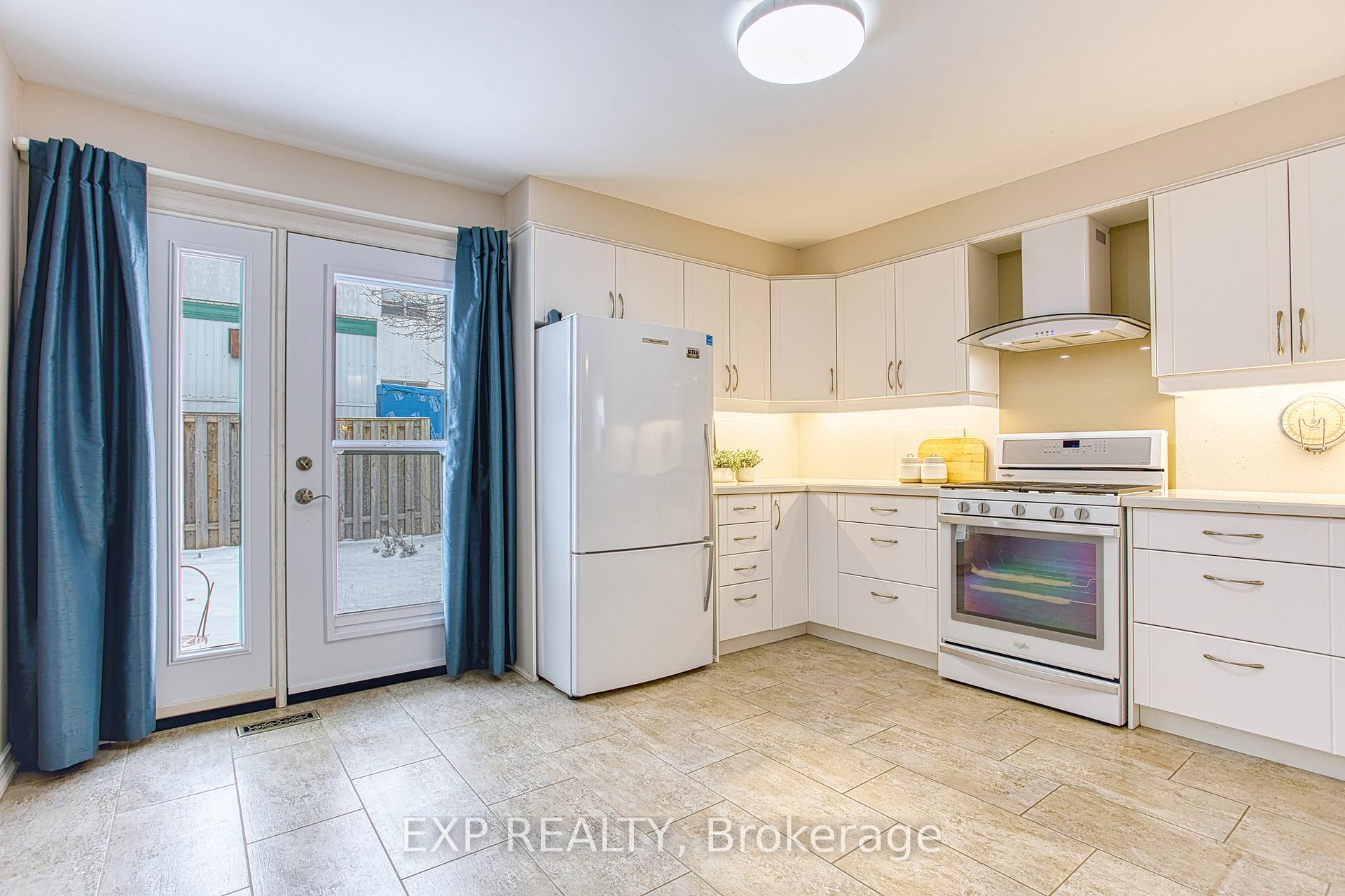 Photo 11 of Unit 2, 165 Main Street E, Grimsby, Grimsby East — HOMEH