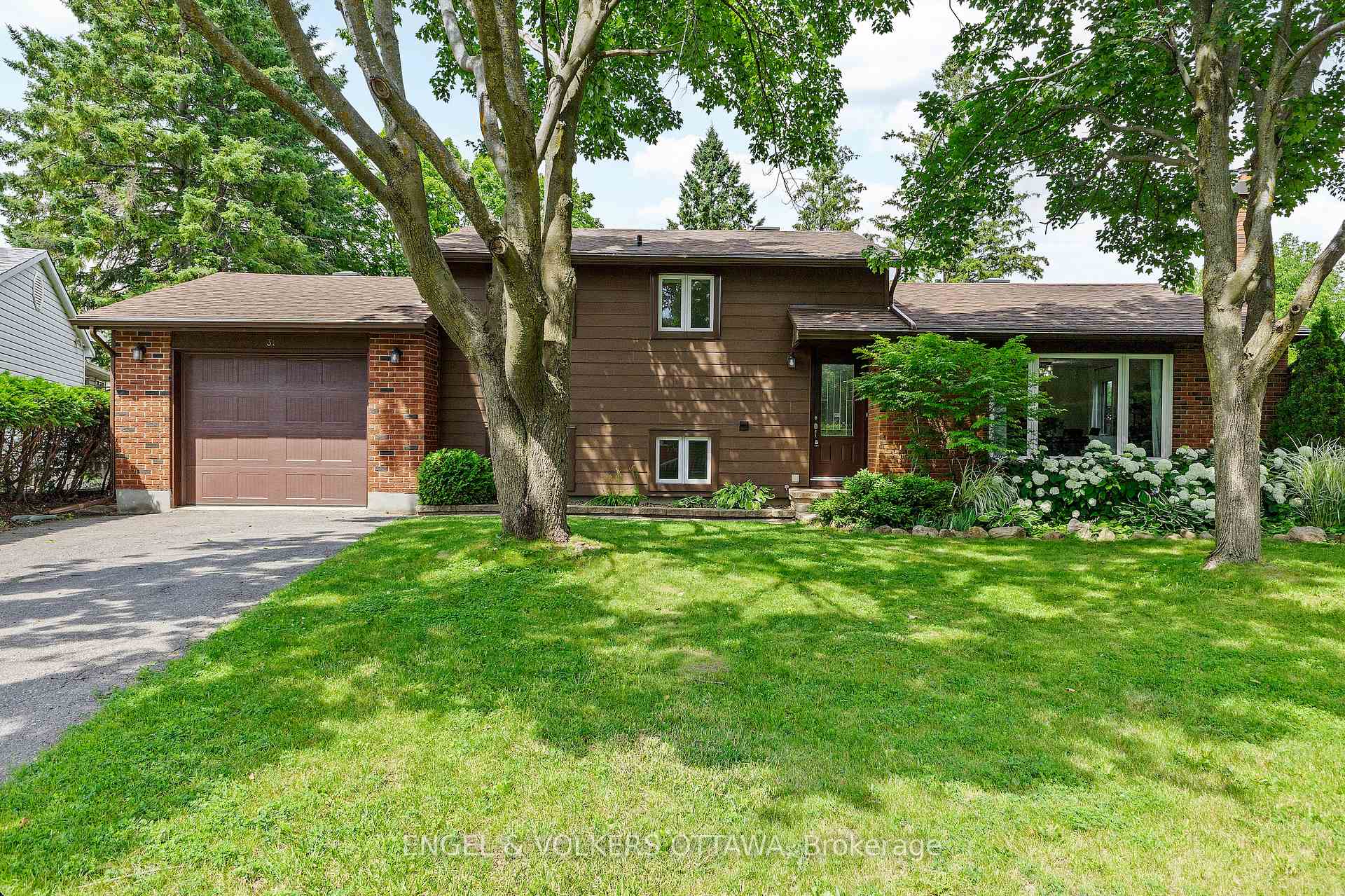 Front of 31 Assiniboine Drive