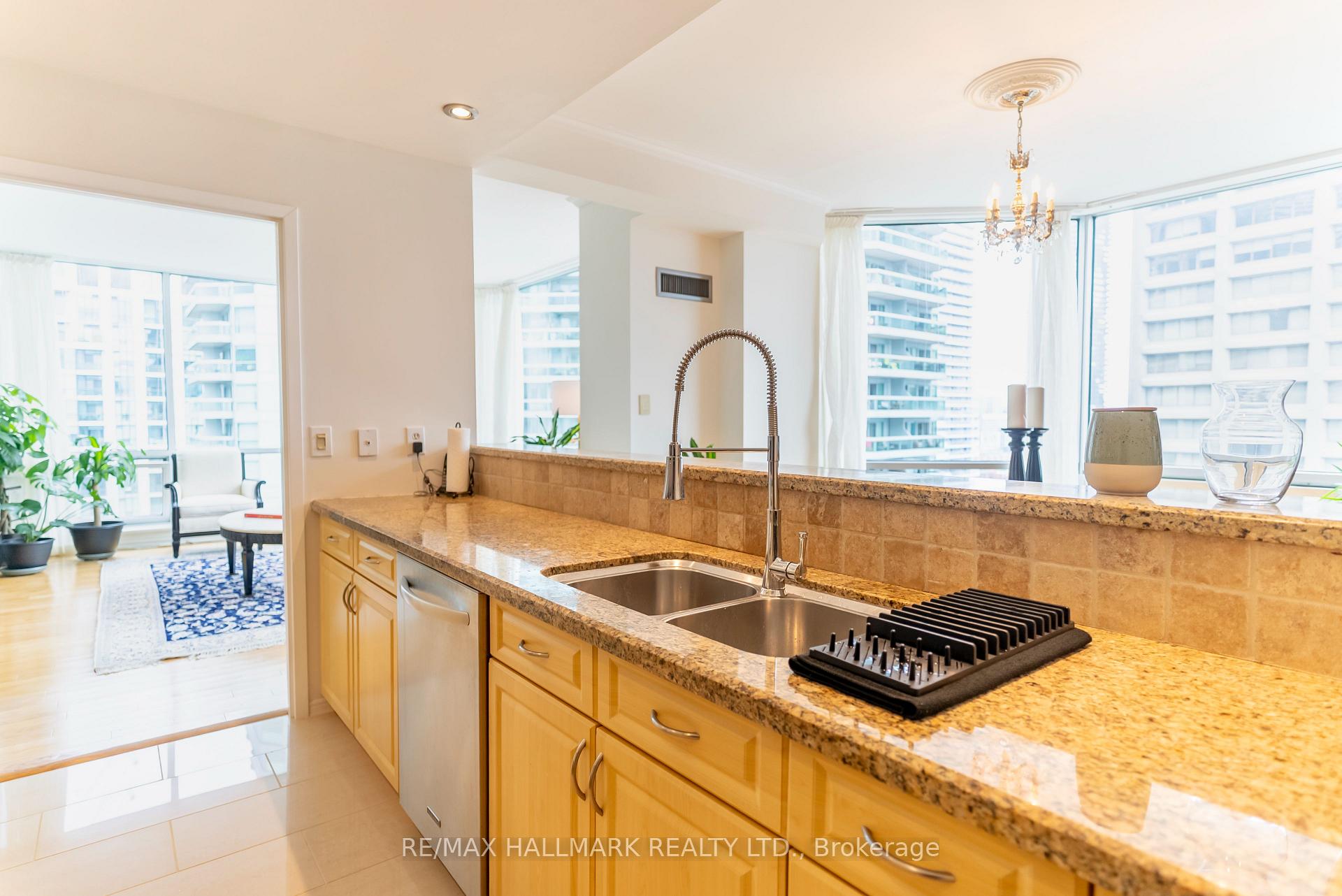 Photo 12 of Unit Ph9, 10 Queens Quay W, Toronto, Waterfront Communities — HOMEH