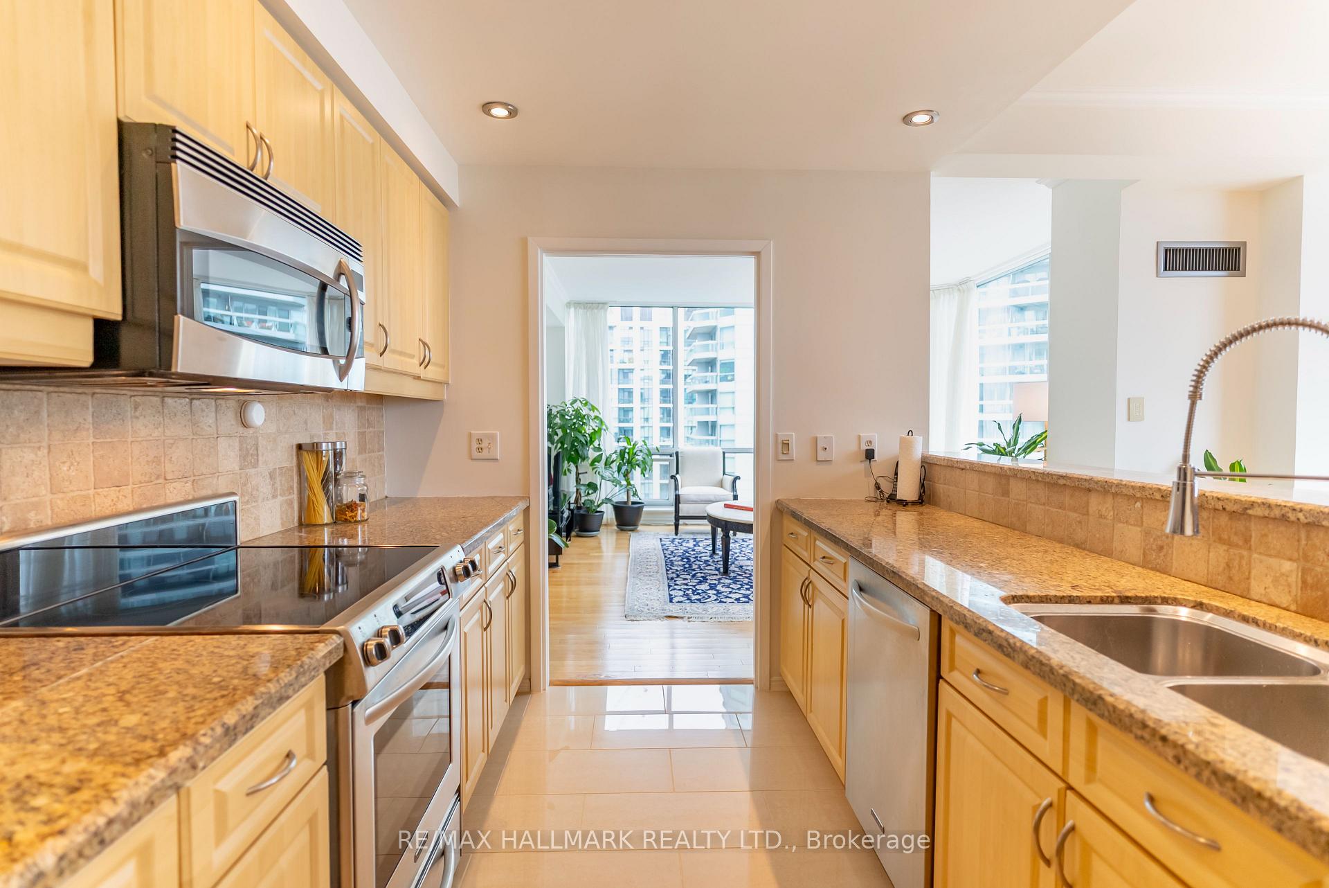 Photo 15 of Unit Ph9, 10 Queens Quay W, Toronto, Waterfront Communities — HOMEH