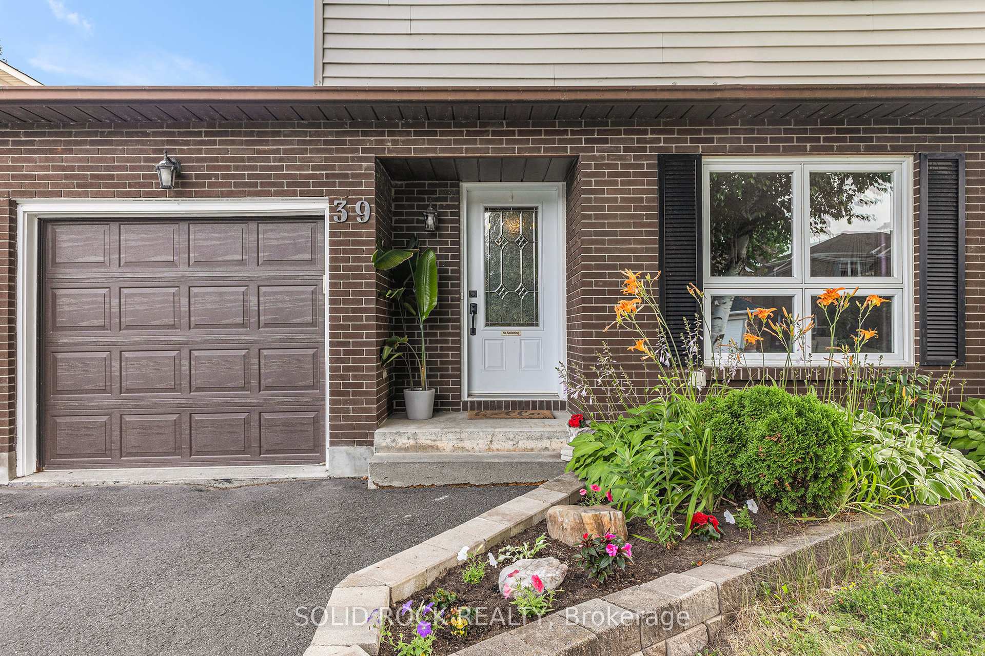 Photo 3 of 39 Kadeer Way, Ottawa, Barrhaven - Knollsbrook — HOMEH