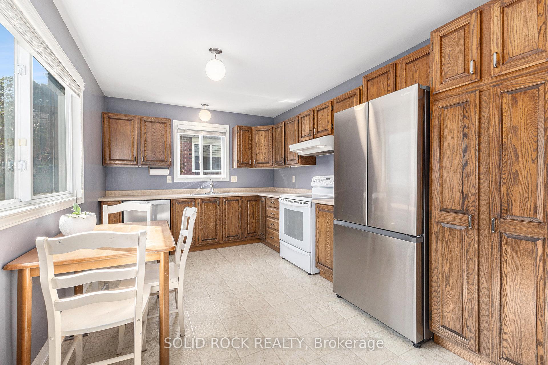 Photo 11 of 39 Kadeer Way, Ottawa, Barrhaven - Knollsbrook — HOMEH