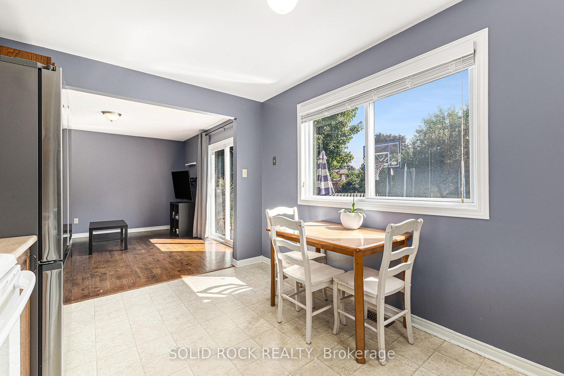 Photo 12 of 39 Kadeer Way, Ottawa, Barrhaven - Knollsbrook — HOMEH