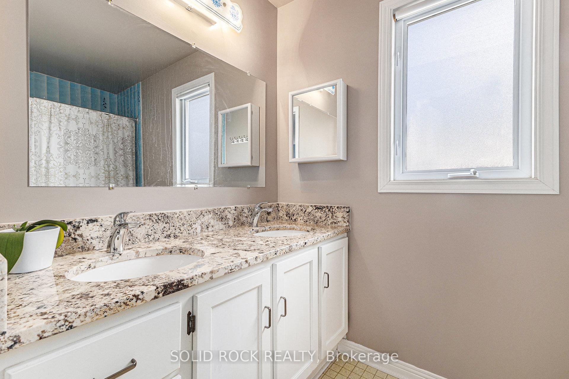Photo 18 of 39 Kadeer Way, Ottawa, Barrhaven - Knollsbrook — HOMEH