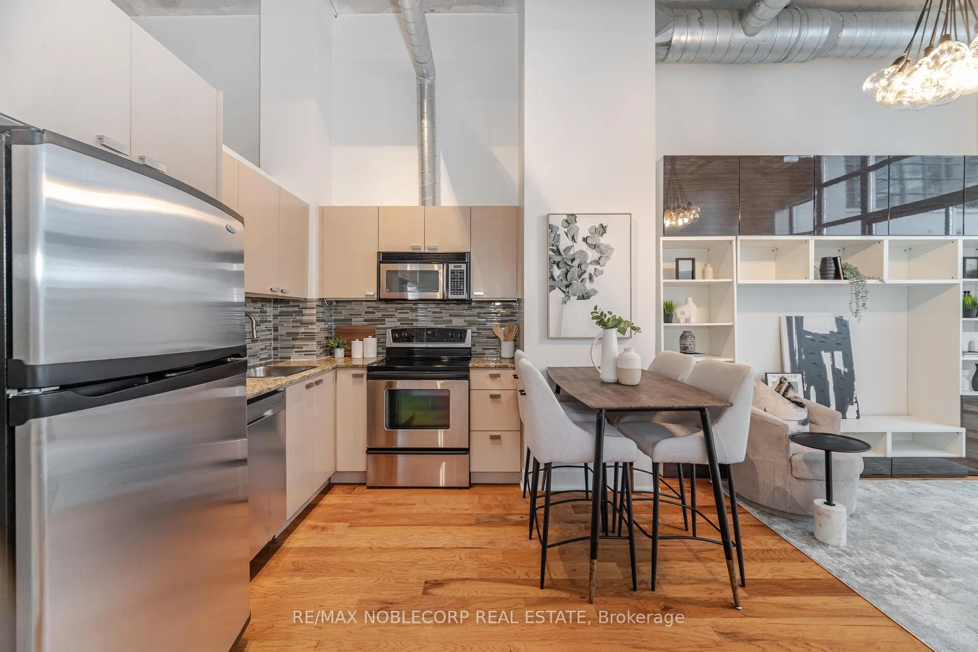Photo 7 of Unit 228, 637 Lake Shore Boulevard W, Toronto, Niagara — HOMEH