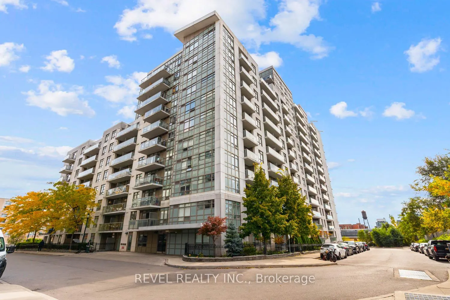 Front of Unit 310, 812 Lansdowne Avenue