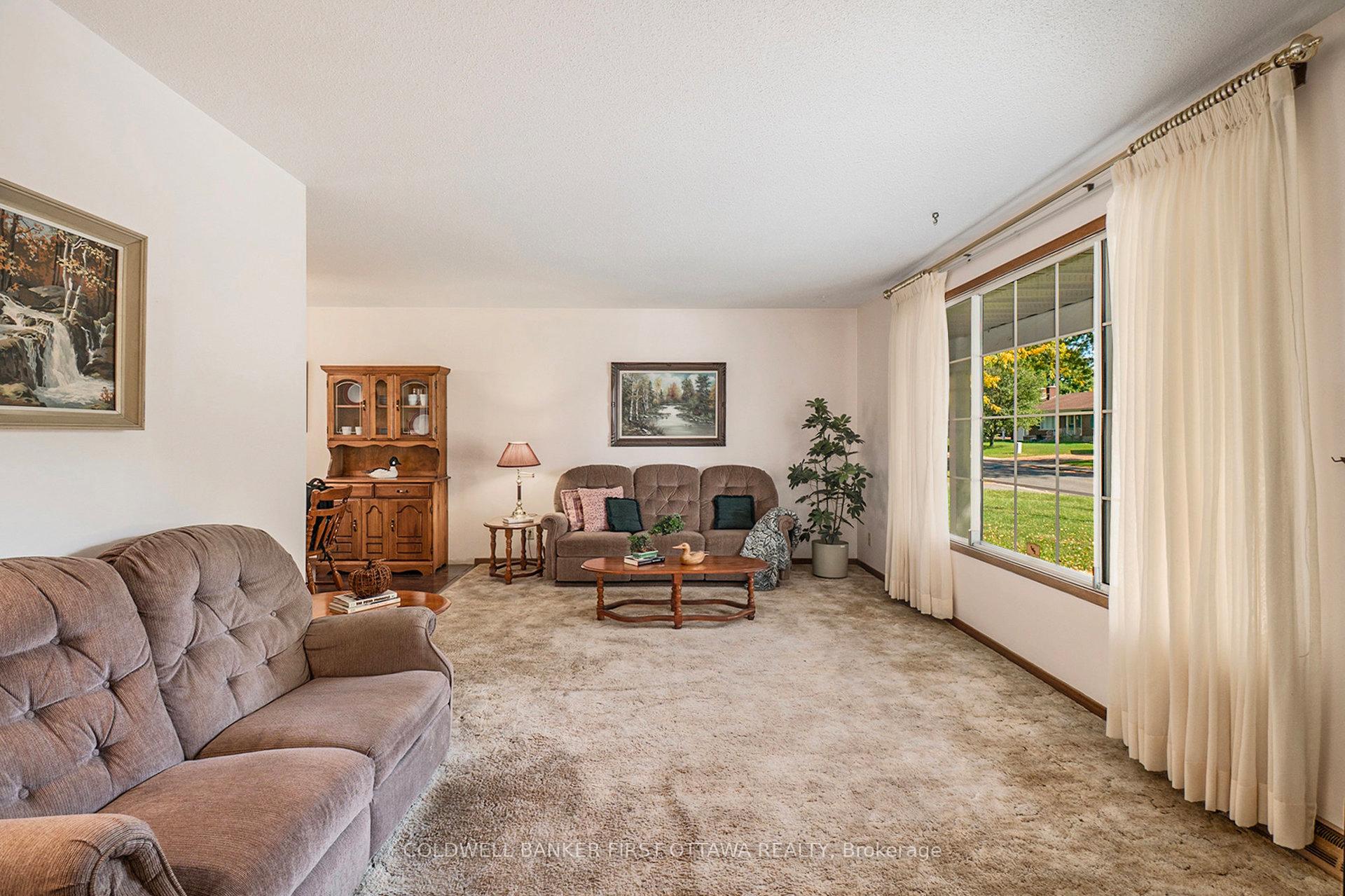 Photo 2 of 521 Ridgewood Drive, Cornwall — HOMEH