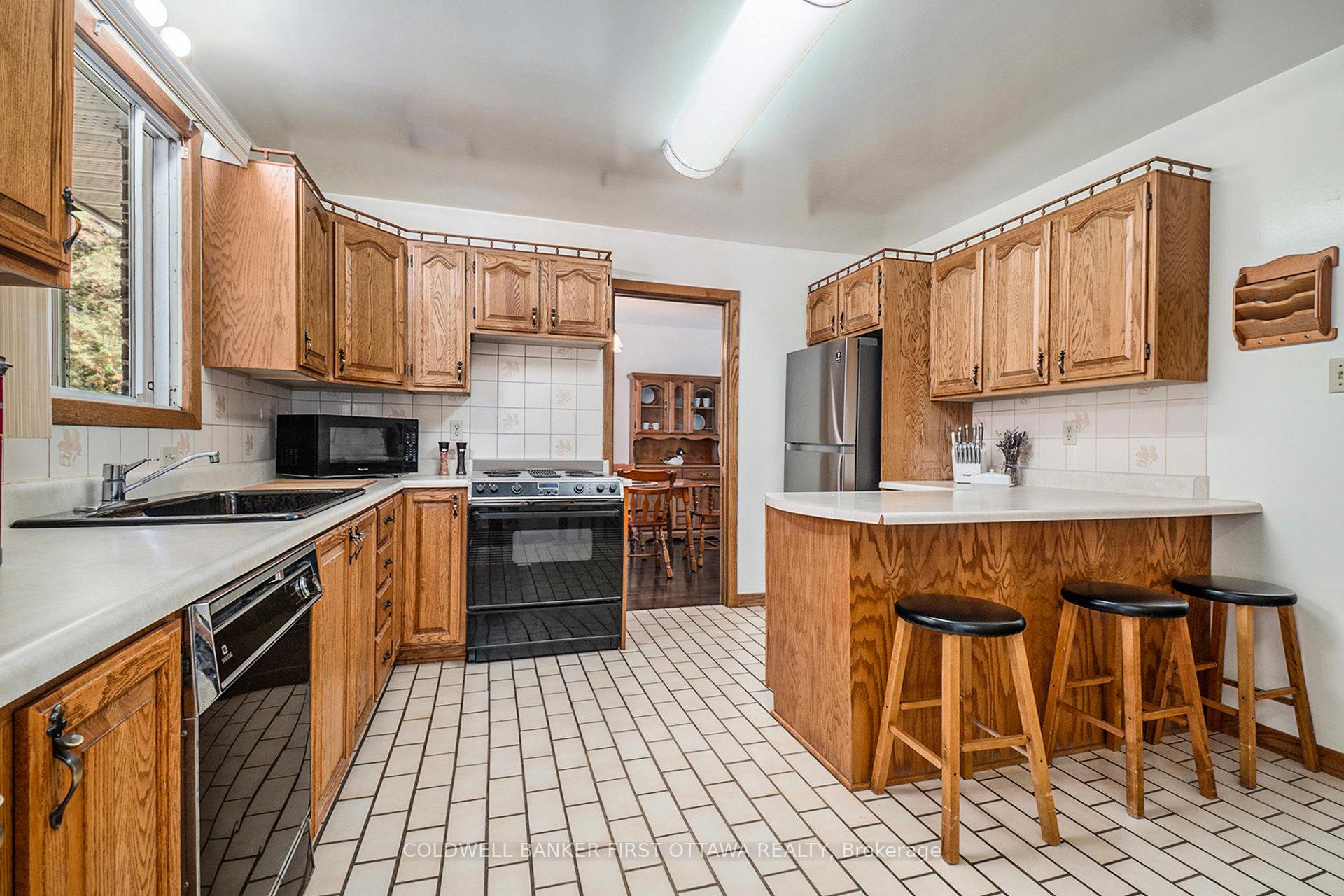 Photo 5 of 521 Ridgewood Drive, Cornwall — HOMEH