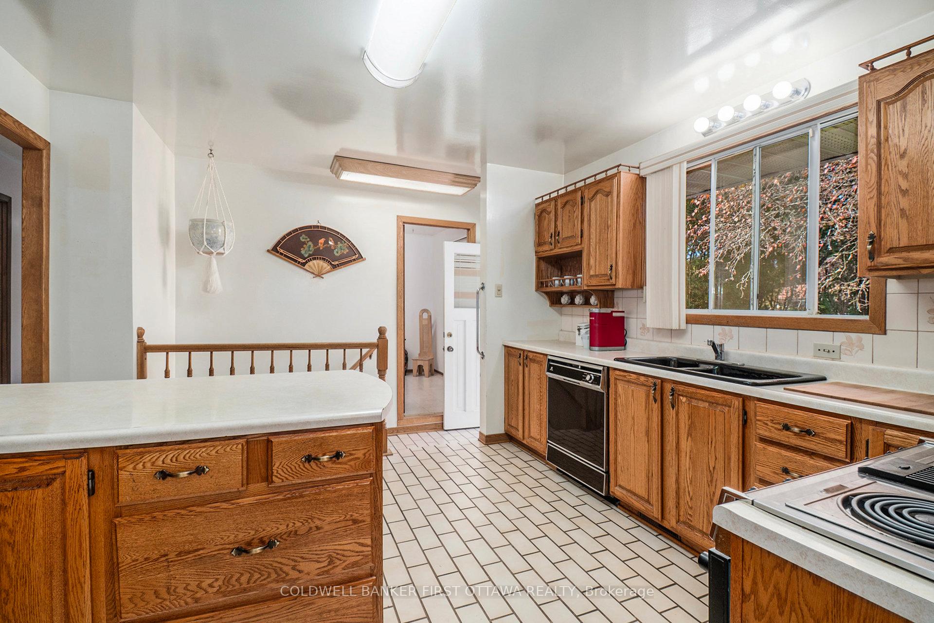 Photo 9 of 521 Ridgewood Drive, Cornwall — HOMEH