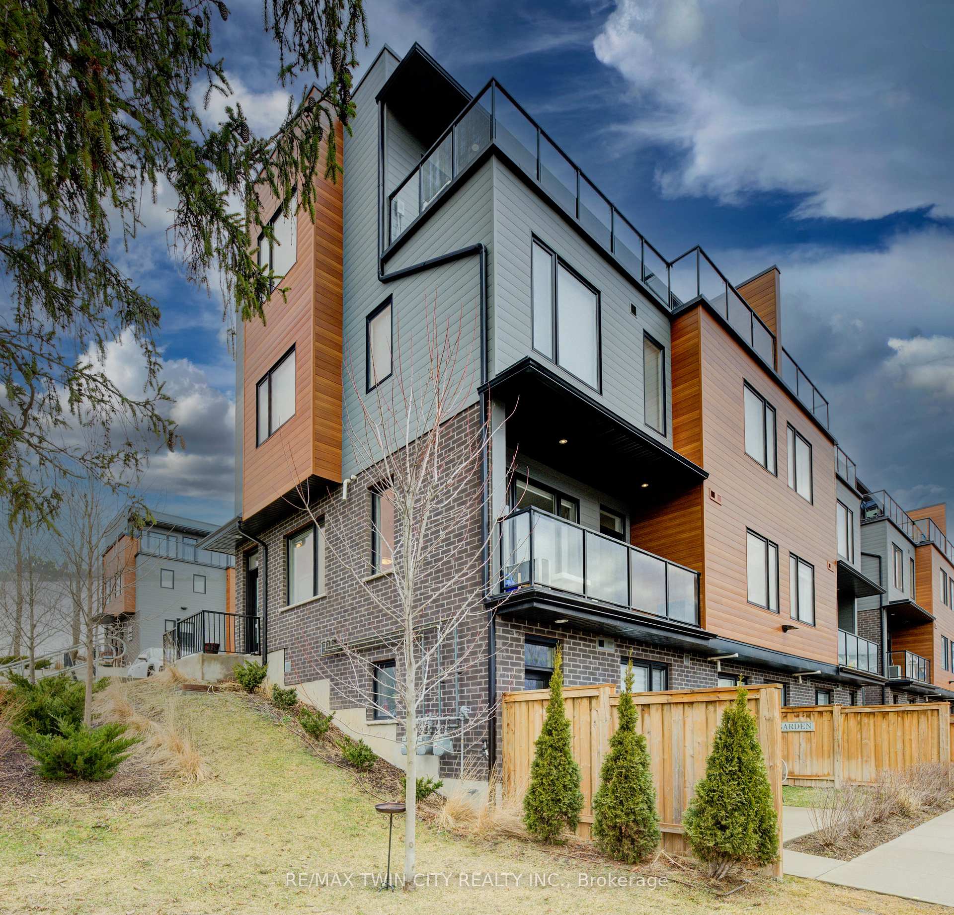 Photo 3 of Unit 29, 54 Bridge Street W, Kitchener — HOMEH