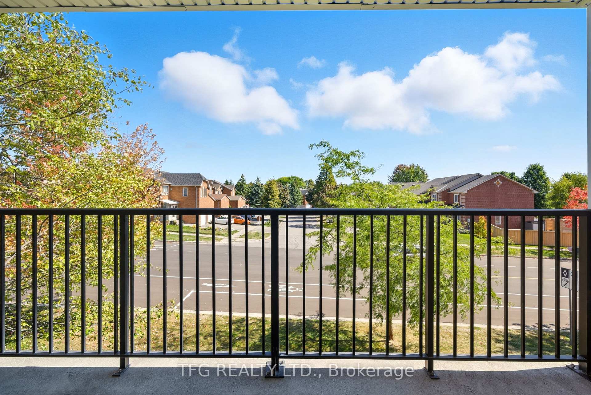 Photo 2 of Unit 211, 106 Aspen Springs Drive, Clarington, Bowmanville — HOMEH