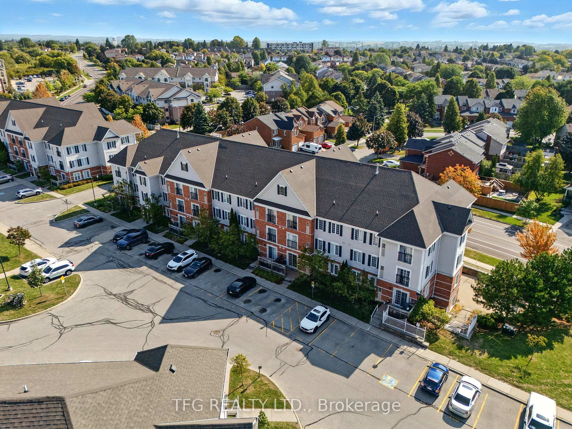 Photo 3 of Unit 211, 106 Aspen Springs Drive, Clarington, Bowmanville — HOMEH