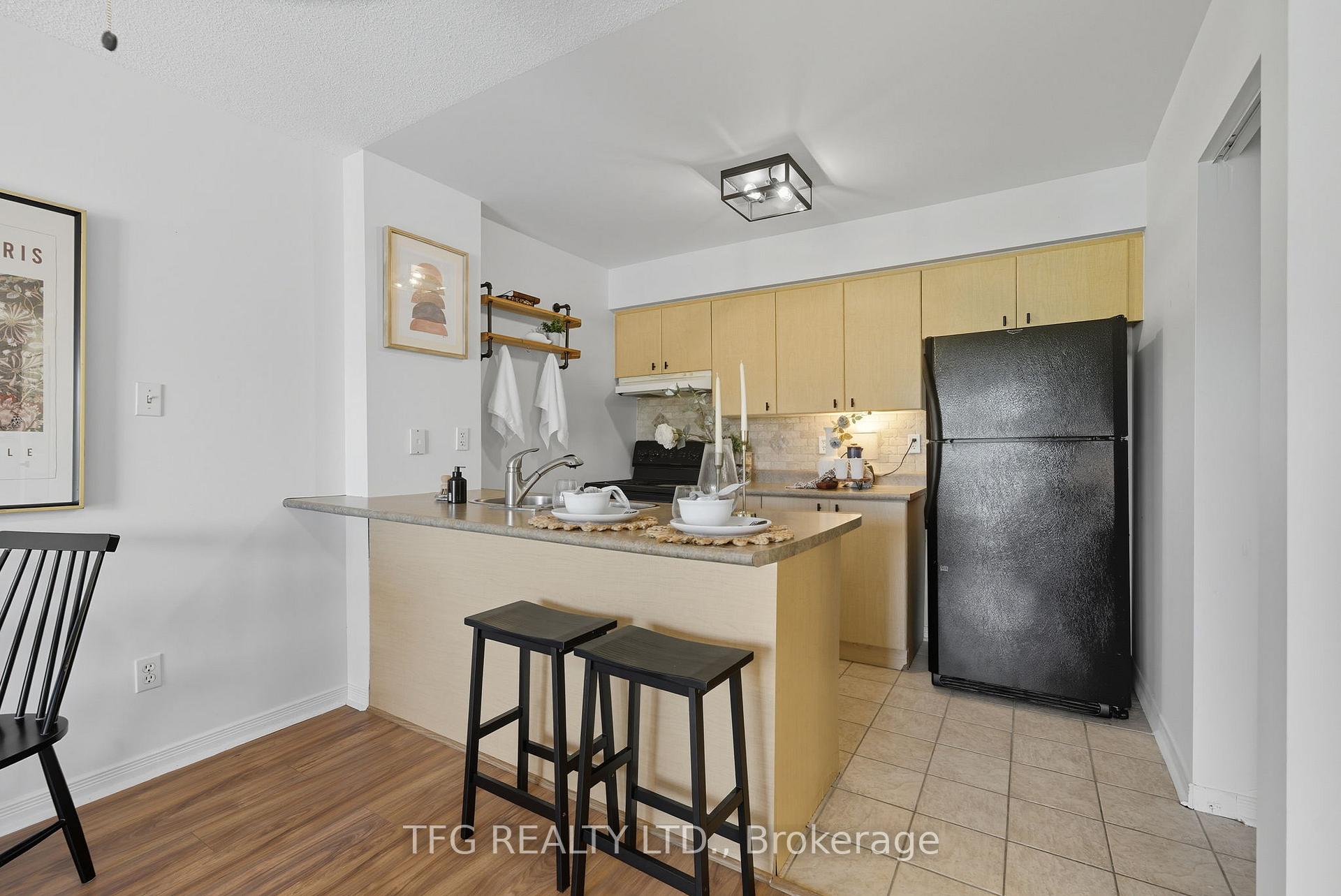 Photo 6 of Unit 211, 106 Aspen Springs Drive, Clarington, Bowmanville — HOMEH