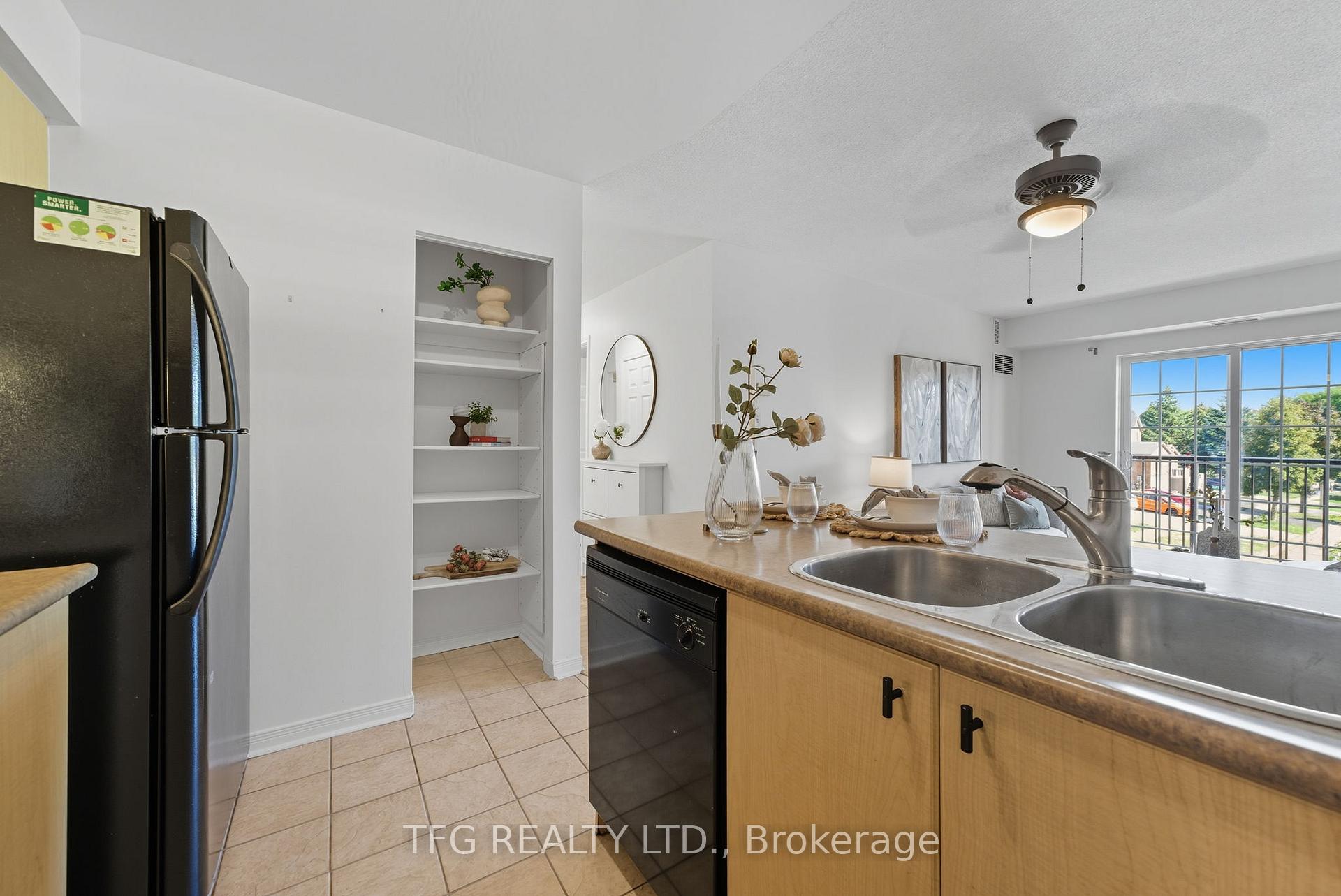 Photo 8 of Unit 211, 106 Aspen Springs Drive, Clarington, Bowmanville — HOMEH