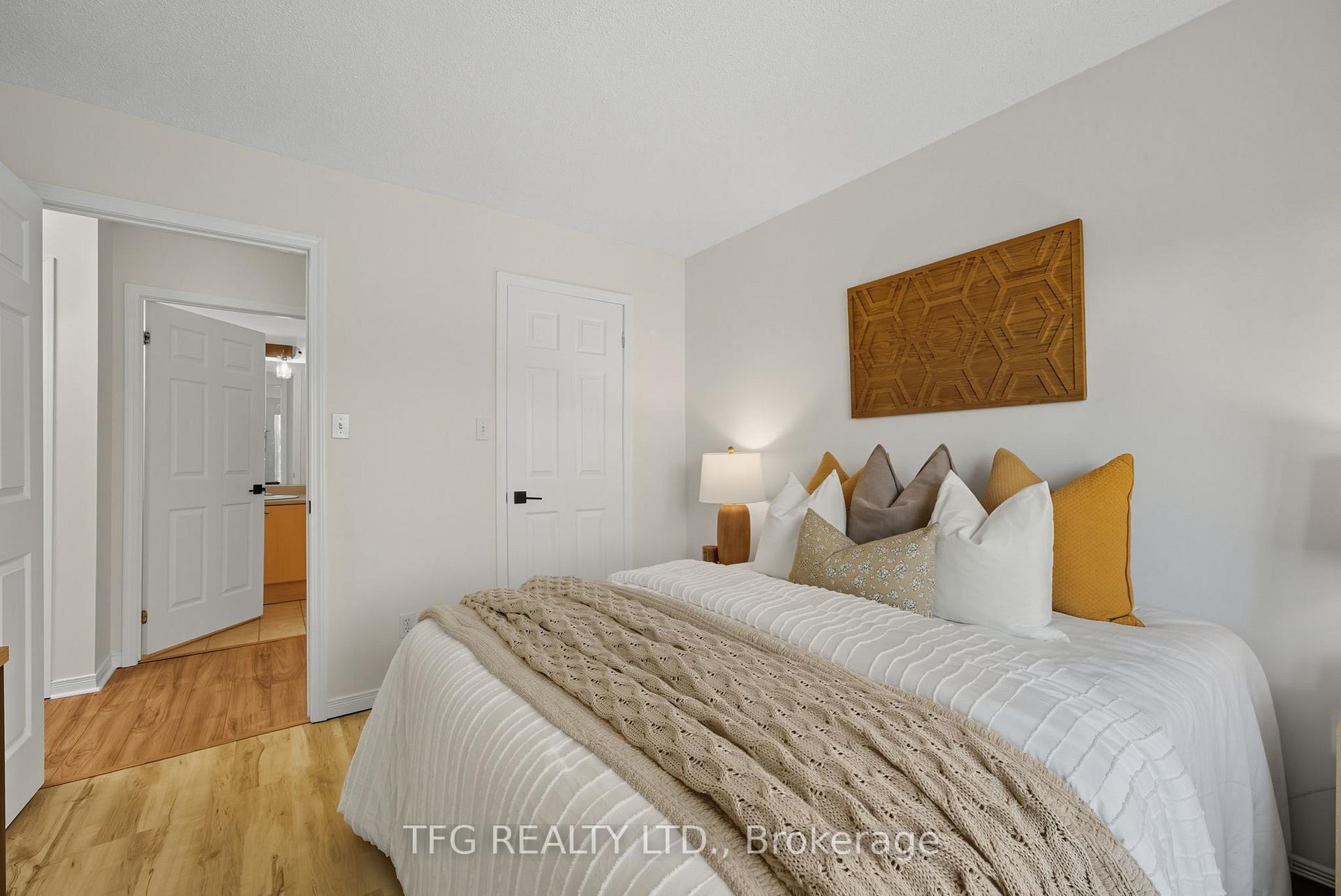 Photo 12 of Unit 211, 106 Aspen Springs Drive, Clarington, Bowmanville — HOMEH