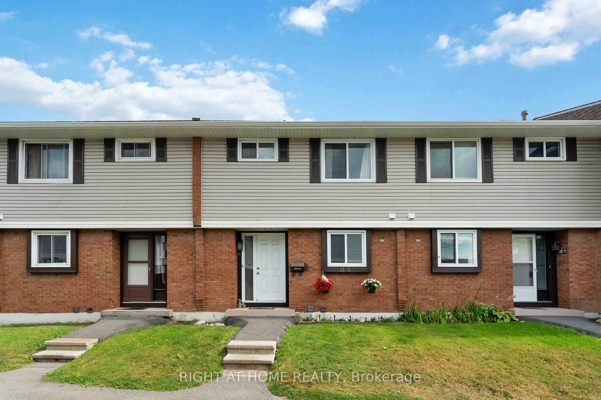 Photo 1 of Unit 21, 5 Hadley Circle, Ottawa, Bells Corners — HOMEH
