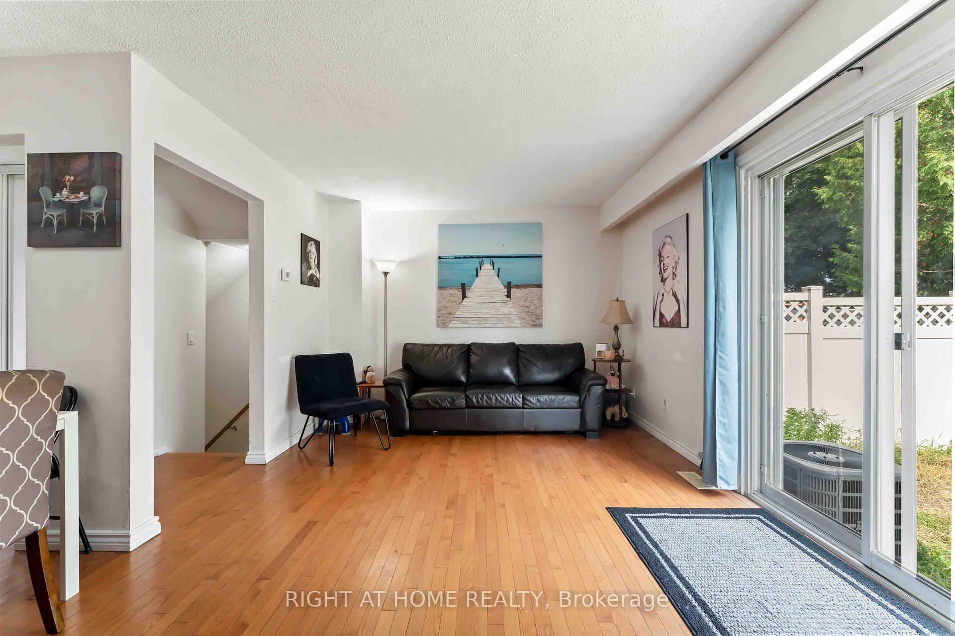 Photo 7 of Unit 21, 5 Hadley Circle, Ottawa, Bells Corners — HOMEH