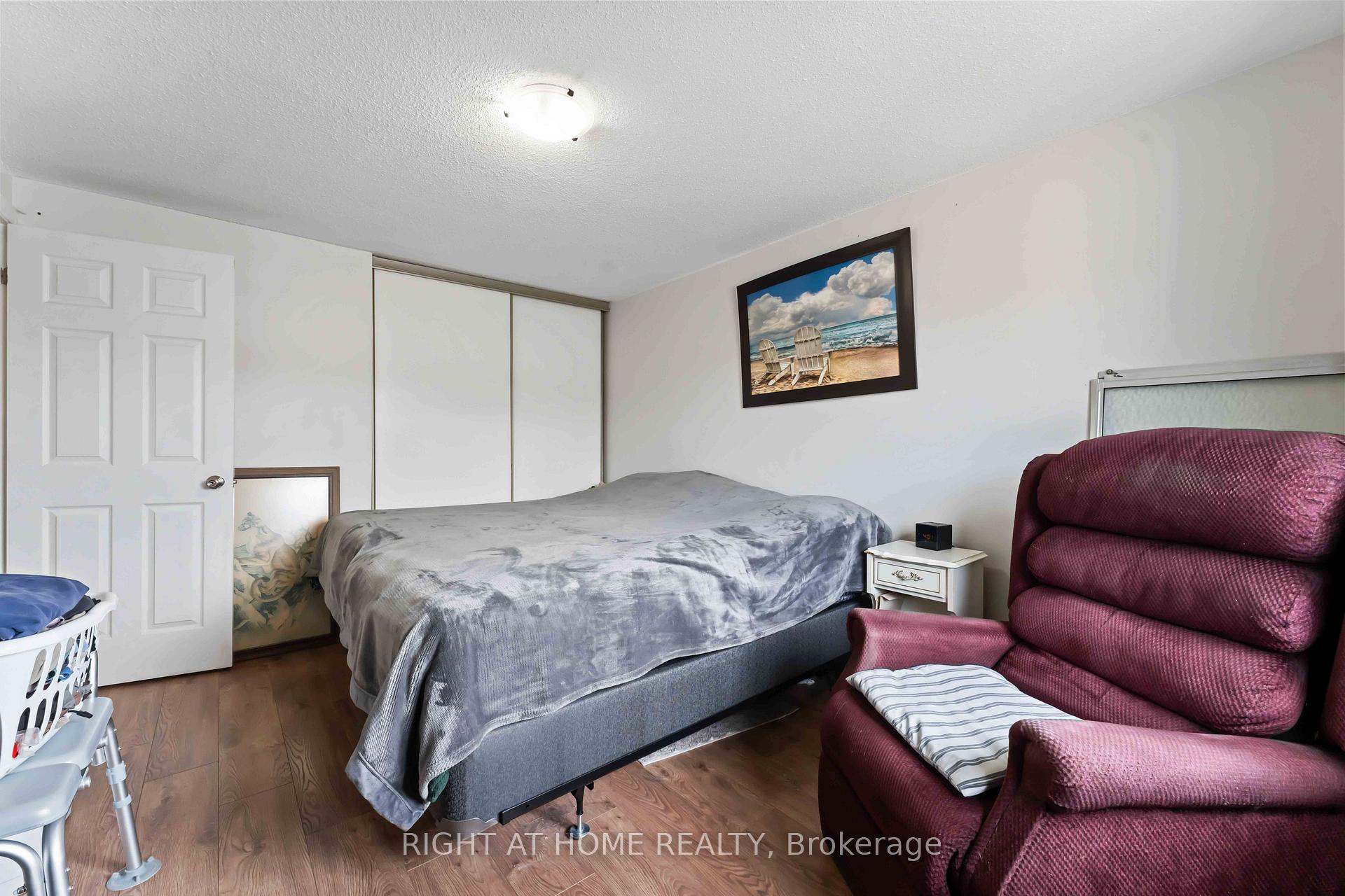 Photo 11 of Unit 21, 5 Hadley Circle, Ottawa, Bells Corners — HOMEH