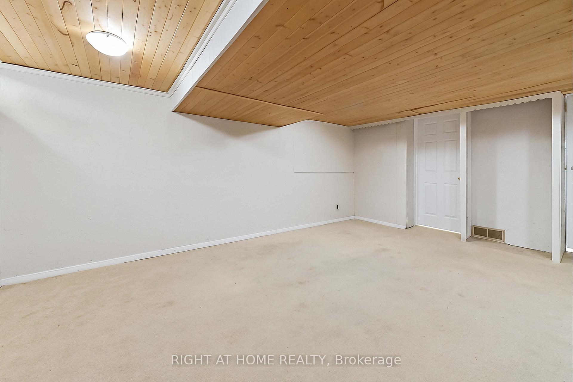 Photo 17 of Unit 21, 5 Hadley Circle, Ottawa, Bells Corners — HOMEH