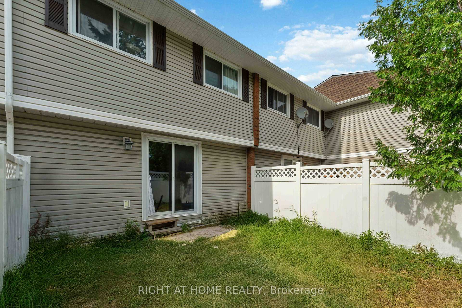 Photo 19 of Unit 21, 5 Hadley Circle, Ottawa, Bells Corners — HOMEH