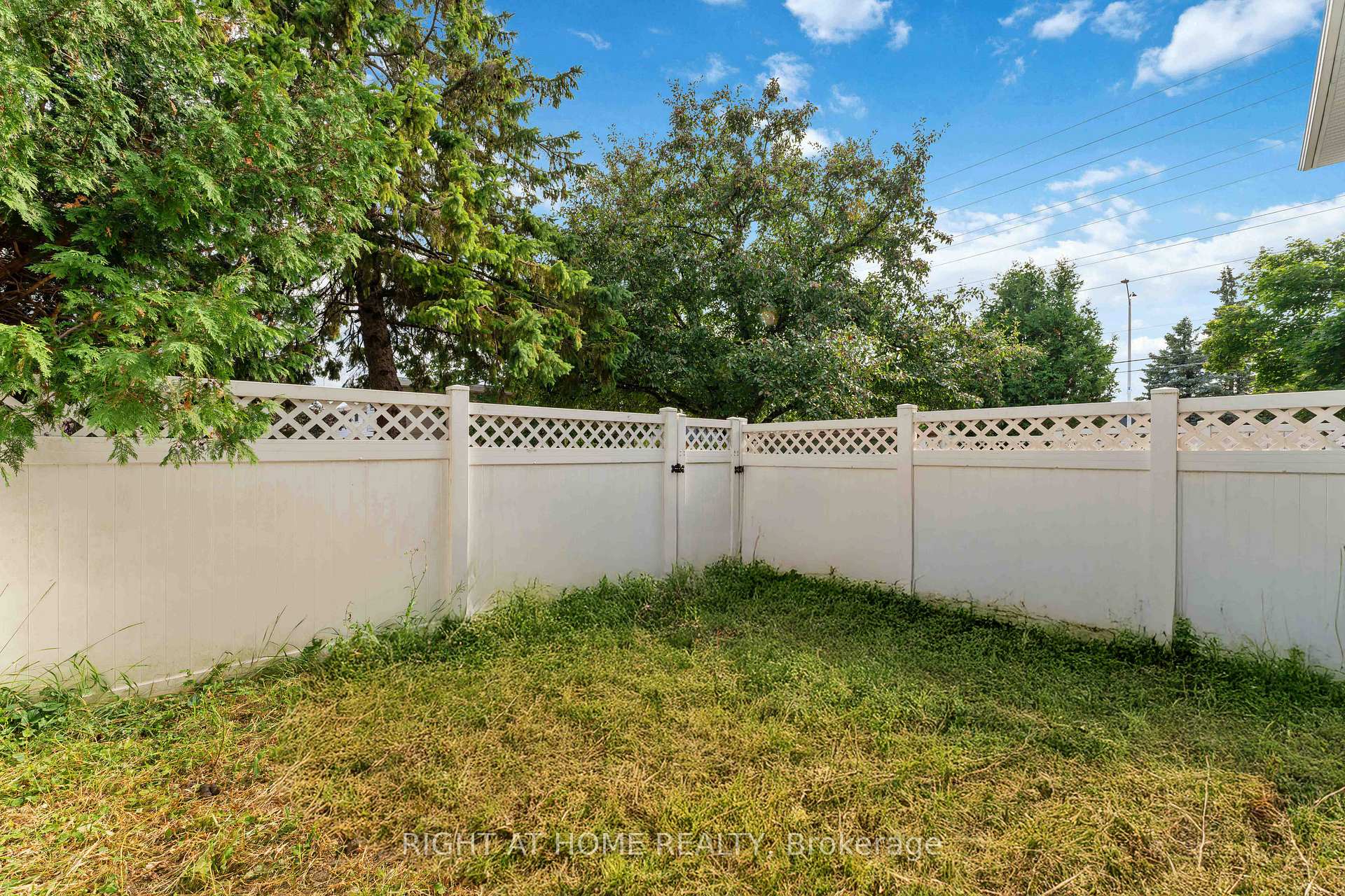 Photo 20 of Unit 21, 5 Hadley Circle, Ottawa, Bells Corners — HOMEH