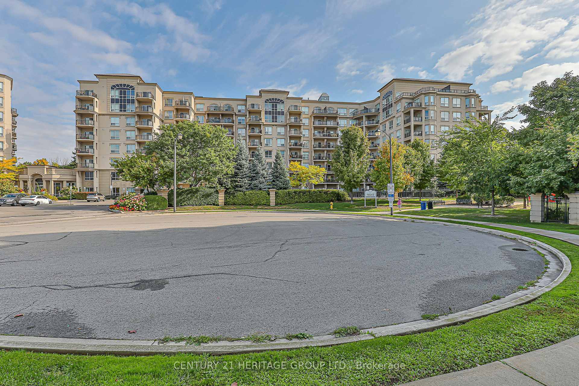 Photo 1 of Unit 414, 2 Maison Parc Court, Vaughan, Lakeview Estates — HOMEH