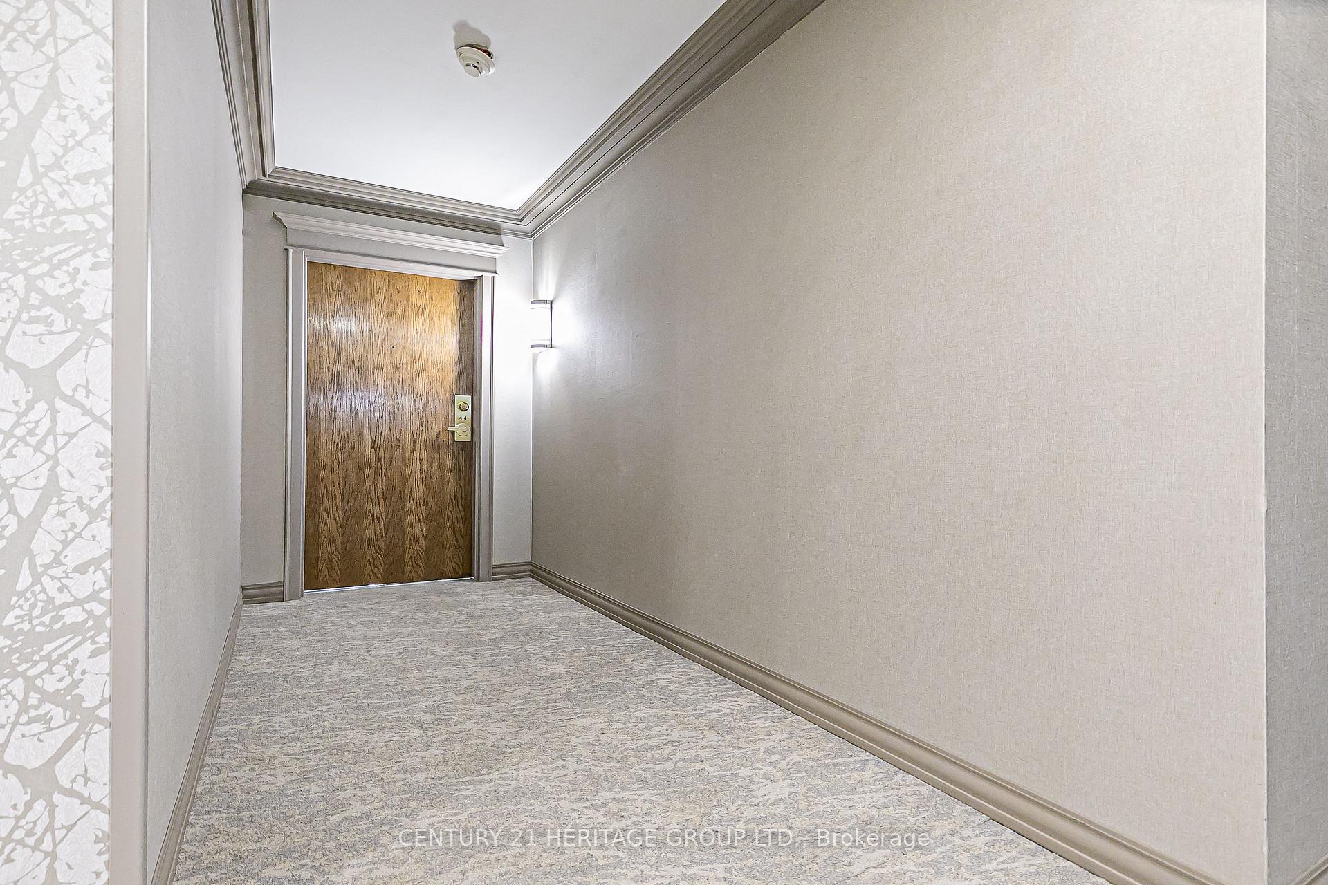 Photo 5 of Unit 414, 2 Maison Parc Court, Vaughan, Lakeview Estates — HOMEH