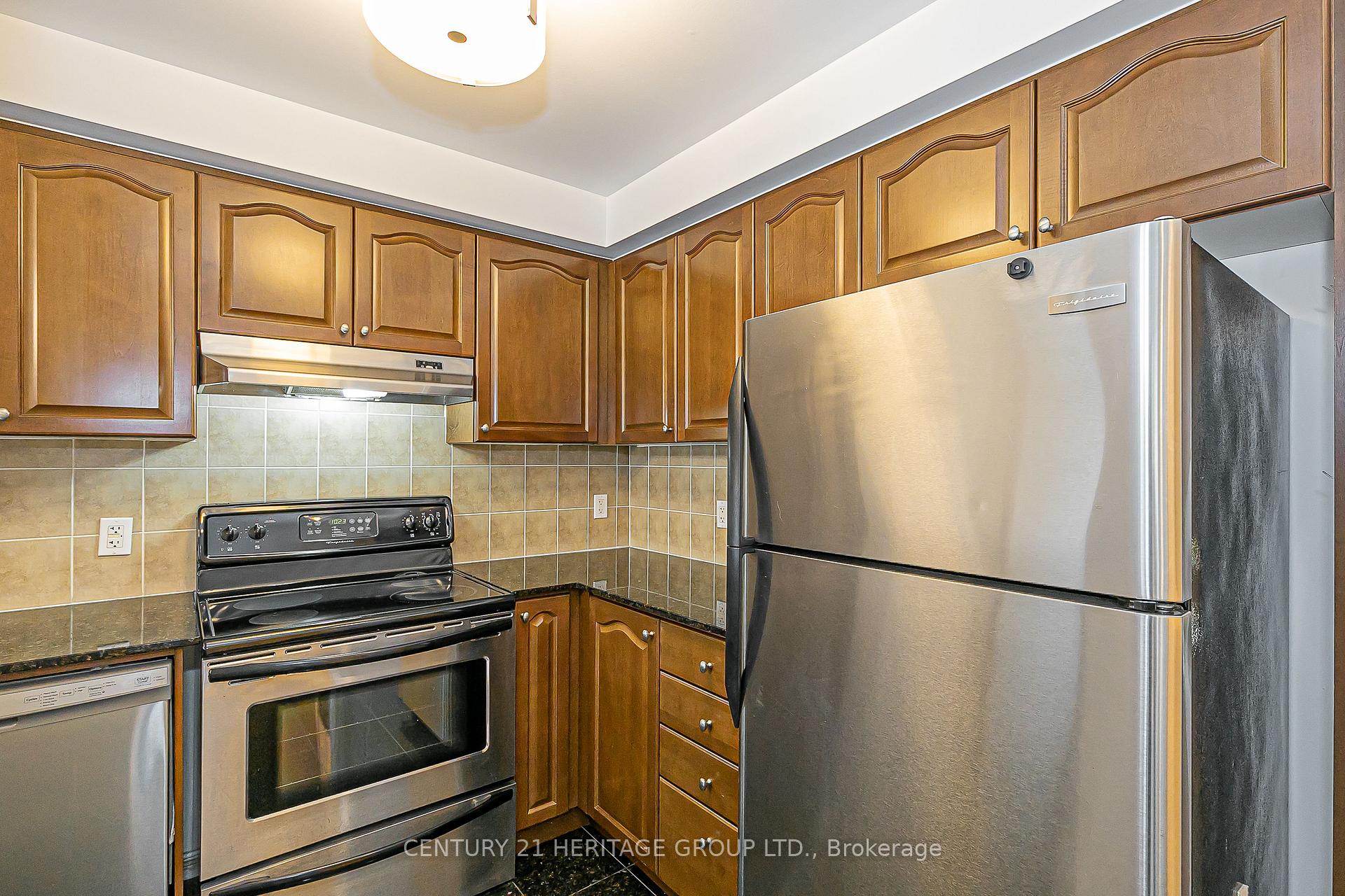 Photo 7 of Unit 414, 2 Maison Parc Court, Vaughan, Lakeview Estates — HOMEH