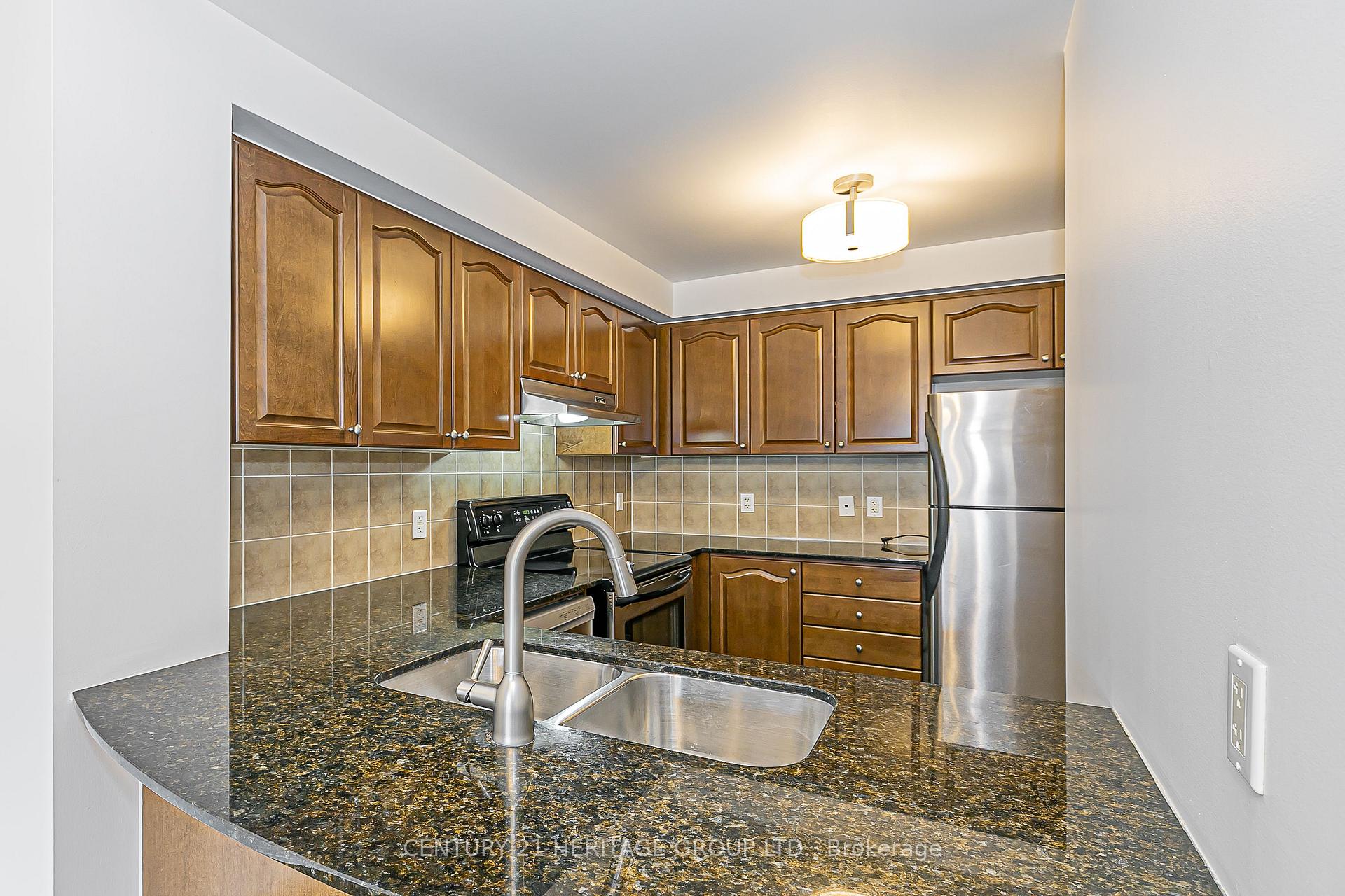 Photo 9 of Unit 414, 2 Maison Parc Court, Vaughan, Lakeview Estates — HOMEH