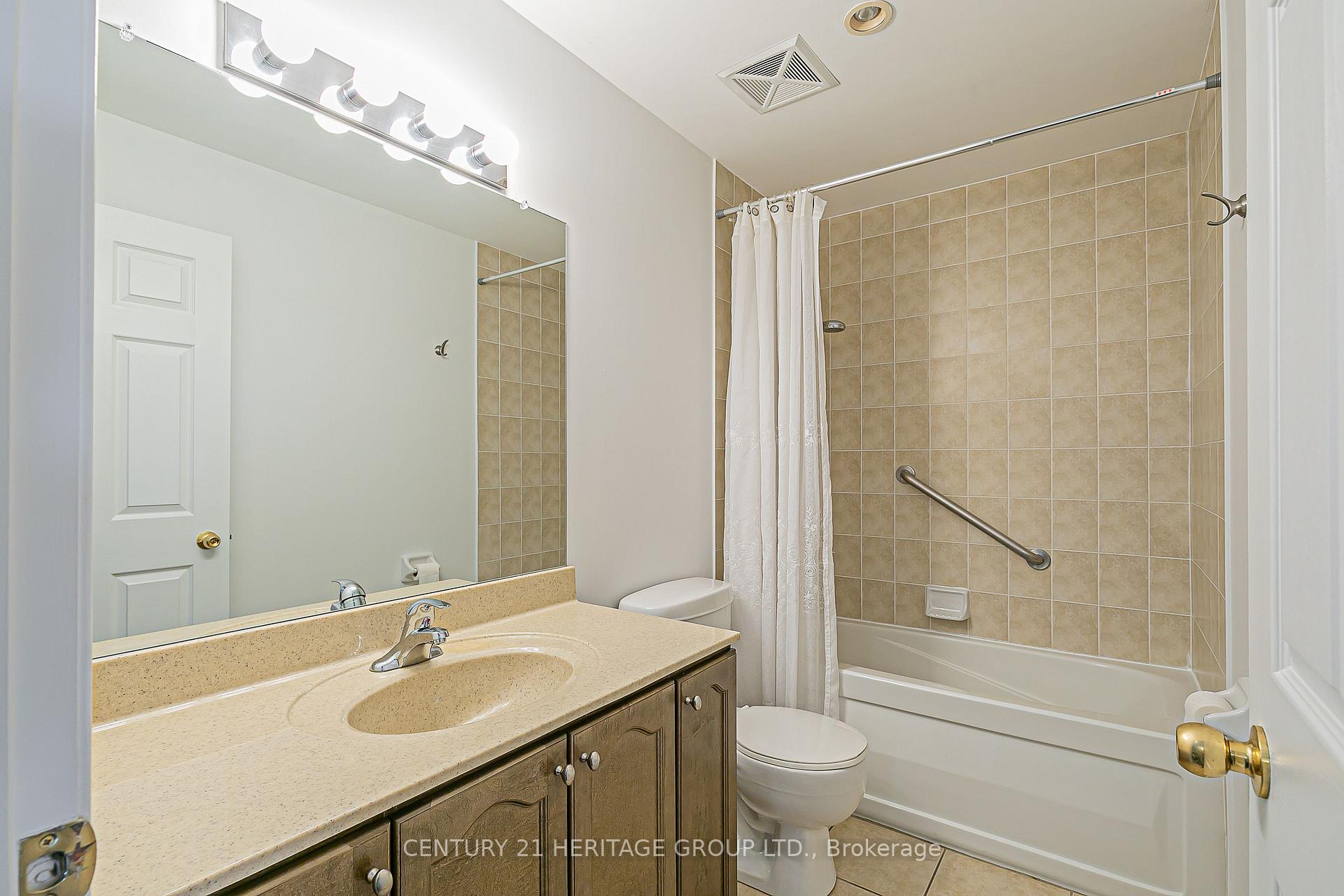 Photo 16 of Unit 414, 2 Maison Parc Court, Vaughan, Lakeview Estates — HOMEH