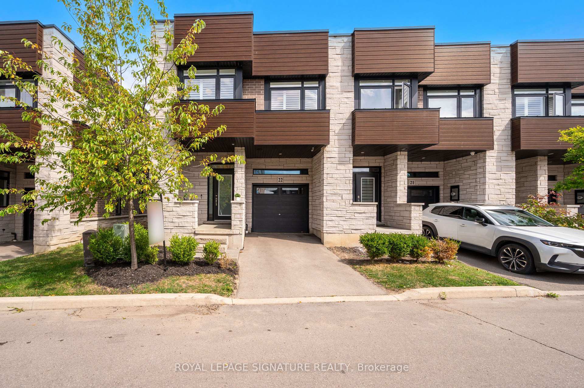 Front of Unit 22, 35 Midhurst Heights