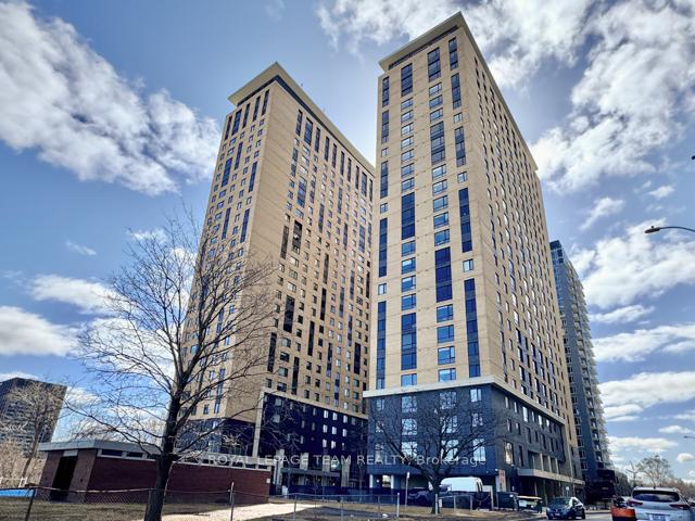 Front of Unit 1112, 105 Champagne Avenue S