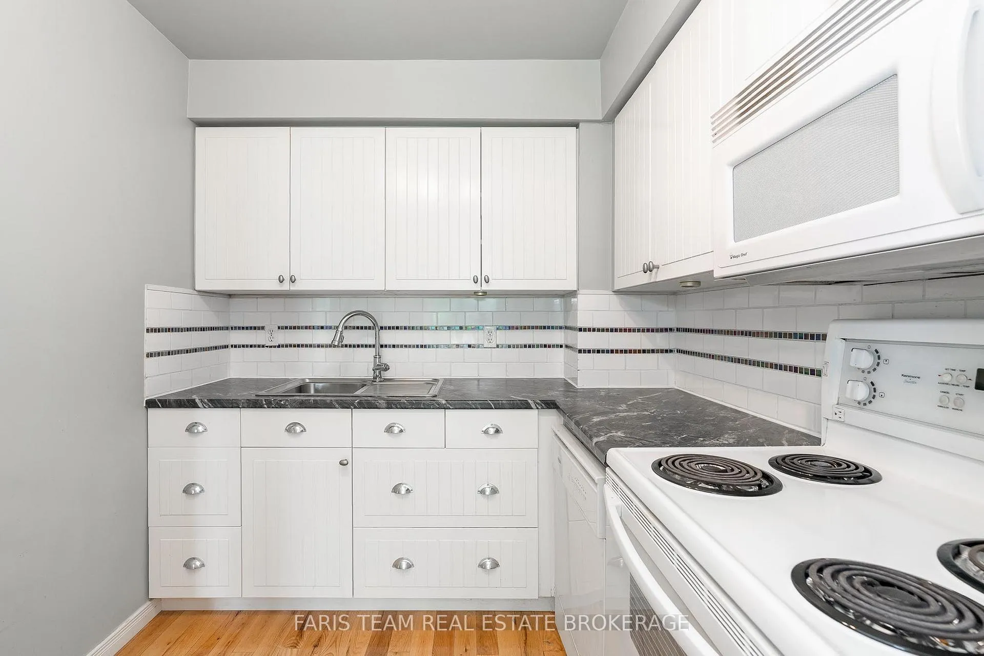 Photo 4 of Unit 7, 52 Adelaide Street, Barrie, Allandale — HOMEH
