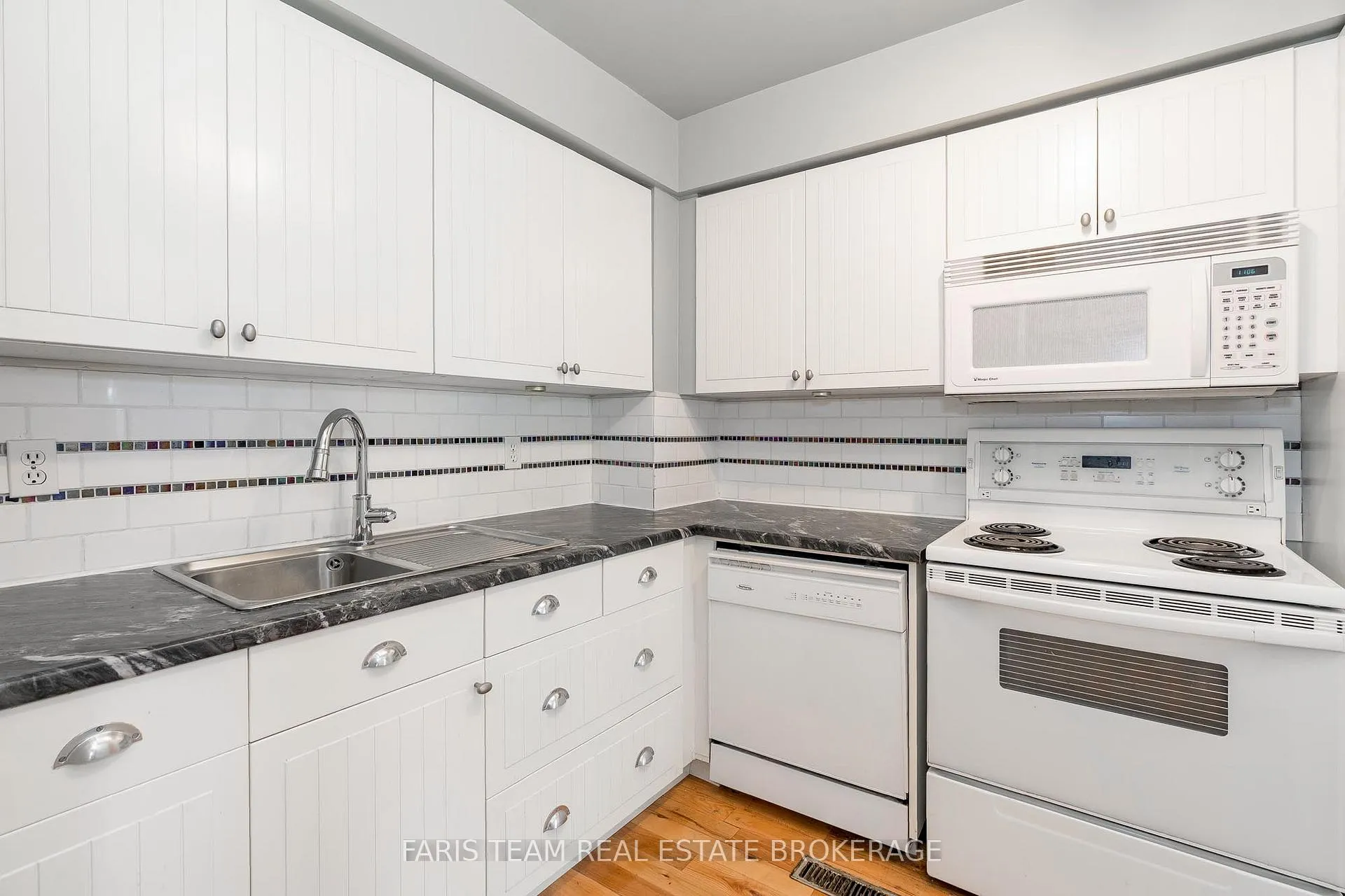 Photo 5 of Unit 7, 52 Adelaide Street, Barrie, Allandale — HOMEH