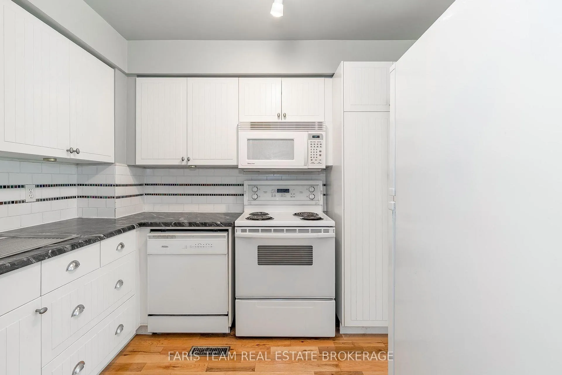 Photo 6 of Unit 7, 52 Adelaide Street, Barrie, Allandale — HOMEH