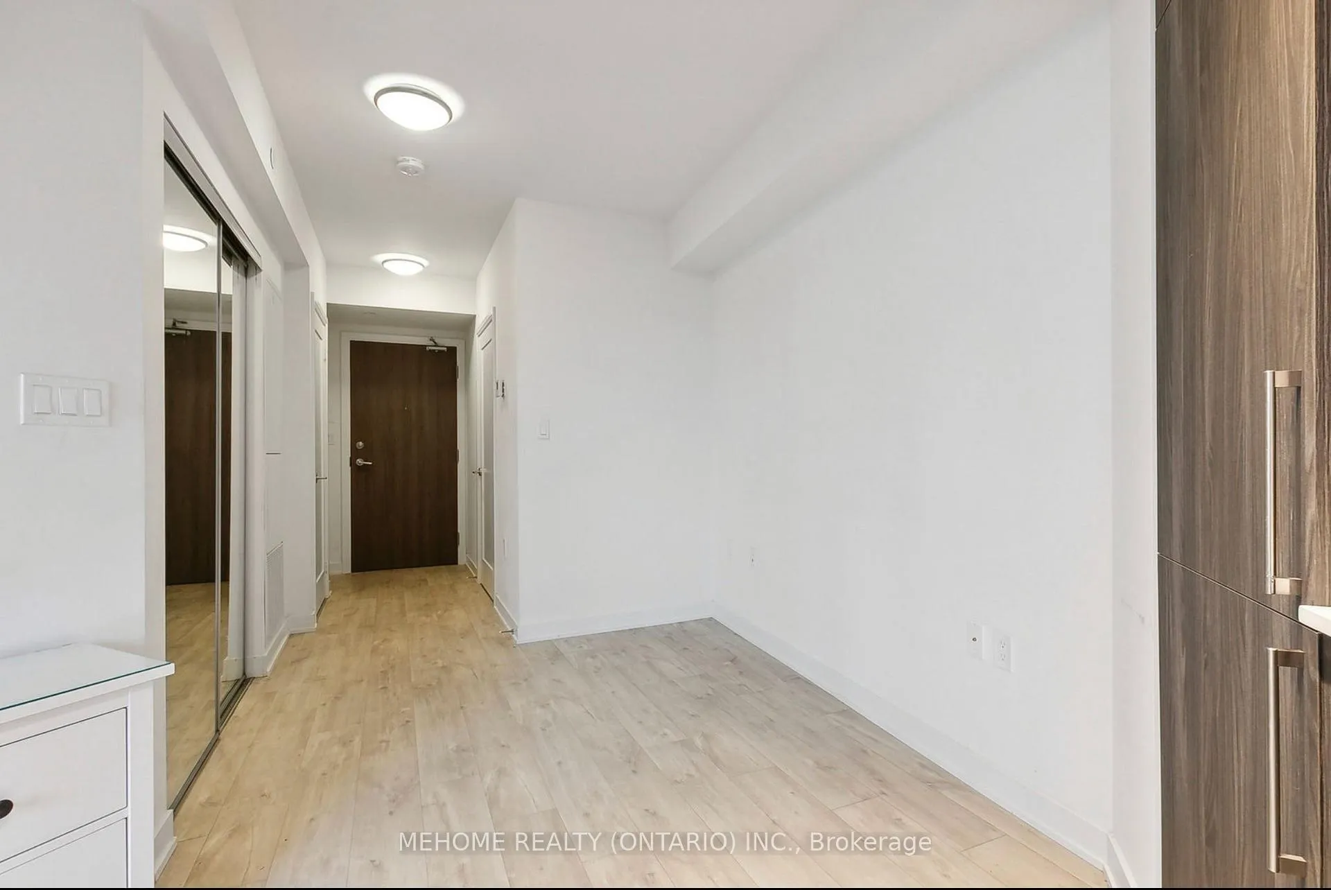 Photo 4 of Unit 301W, 27 Bathurst Street, Toronto, Waterfront Communities — HOMEH