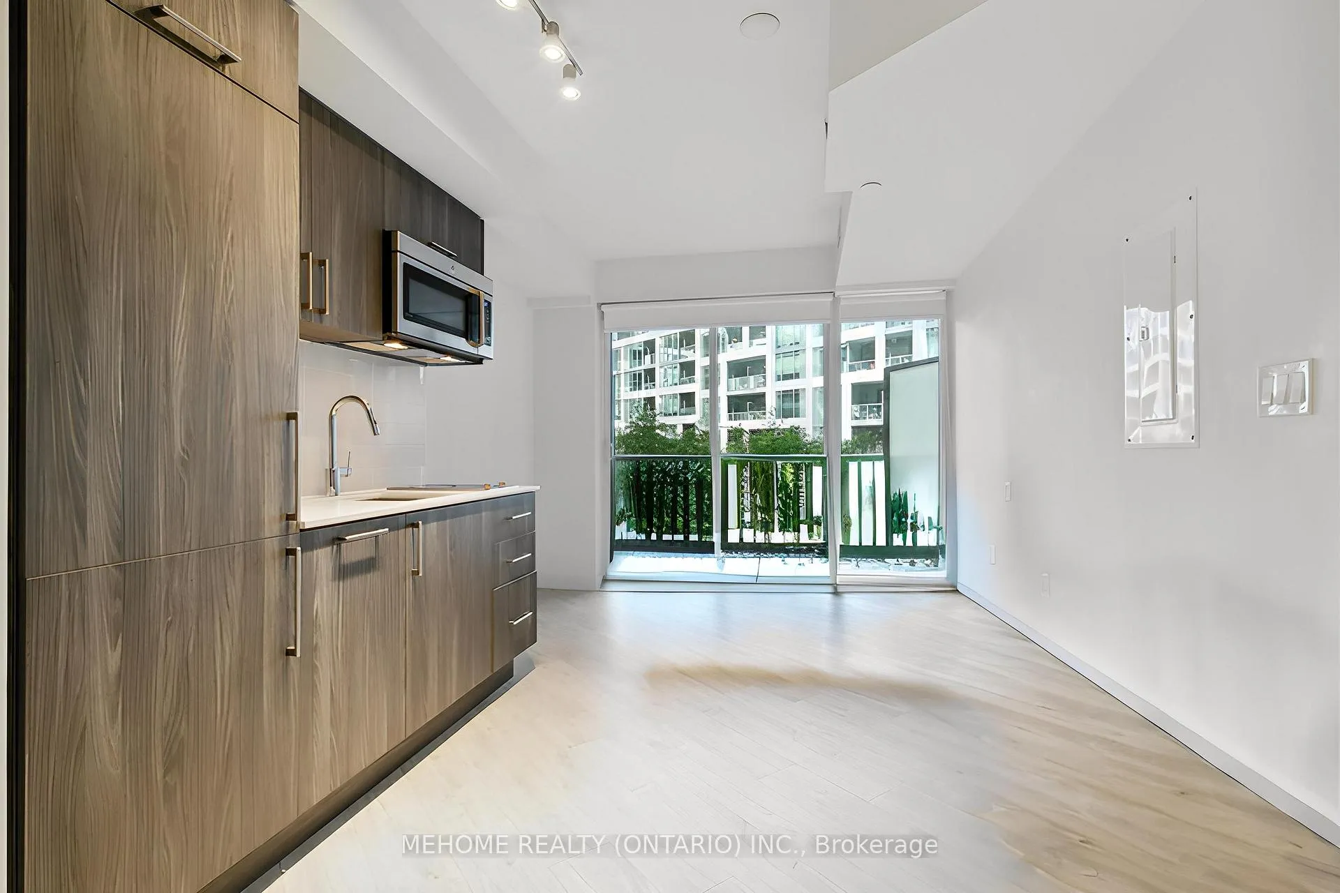 Photo 8 of Unit 301W, 27 Bathurst Street, Toronto, Waterfront Communities — HOMEH