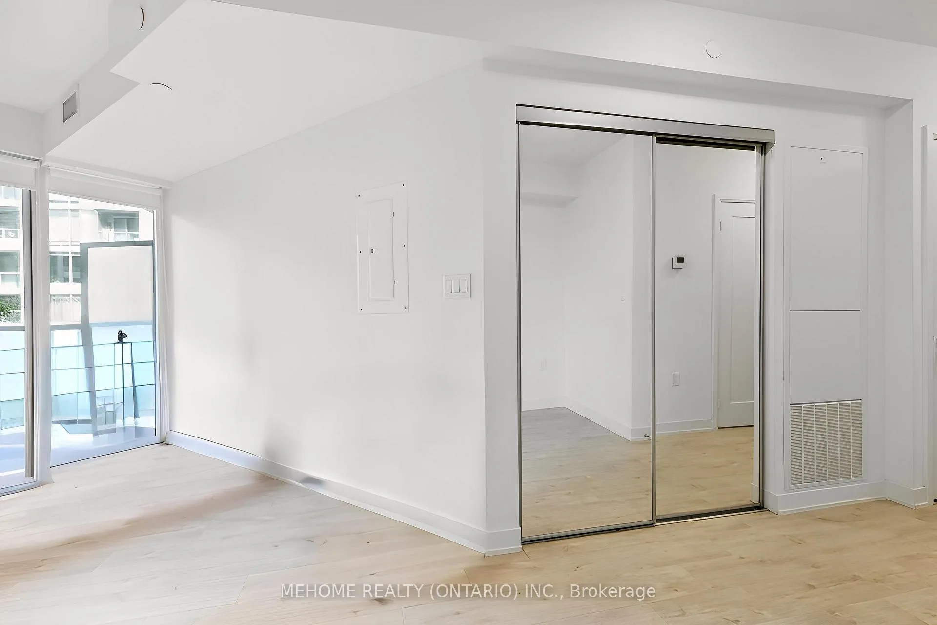 Photo 11 of Unit 301W, 27 Bathurst Street, Toronto, Waterfront Communities — HOMEH